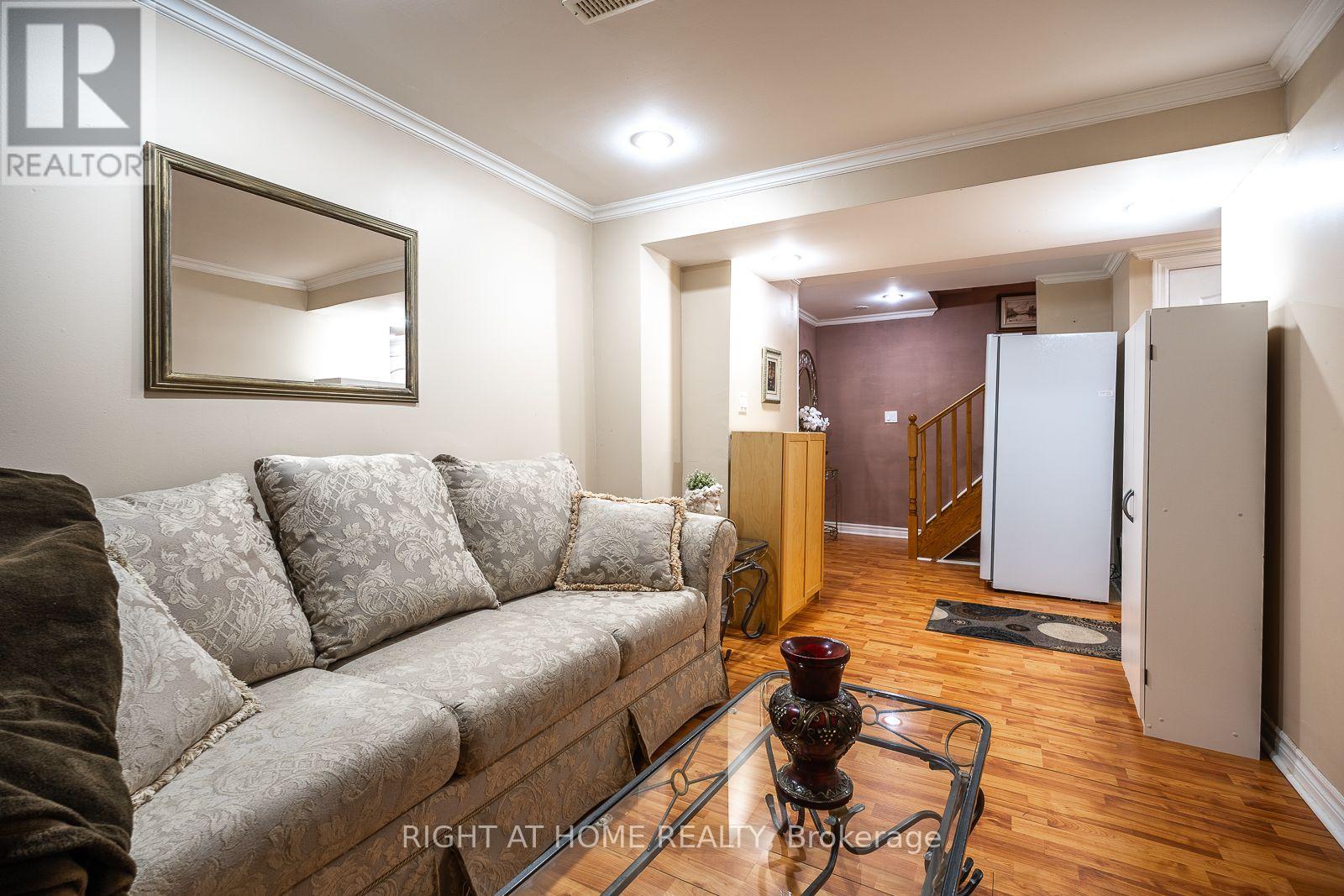 54 Niagara Place, Brampton, Ontario  L6S 4Y8 - Photo 32 - W13757310