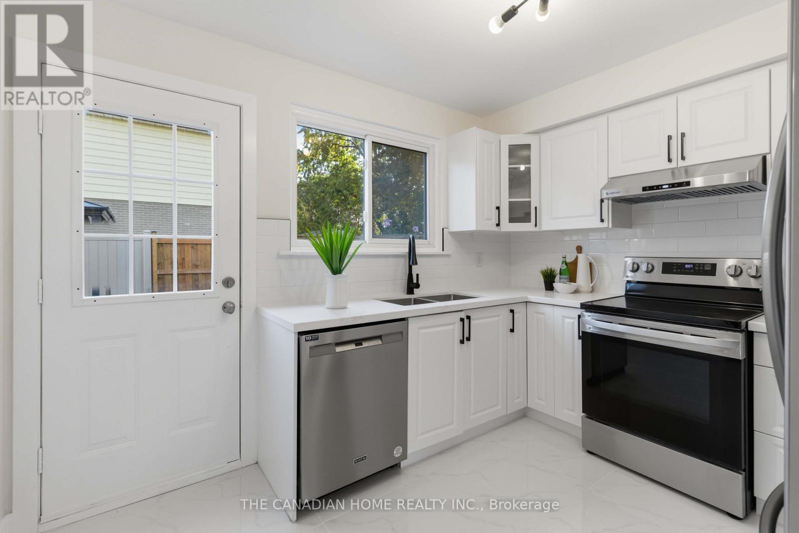 80 Flamingo Crescent, Brampton, Ontario  L6T 2G7 - Photo 7 - W13757320