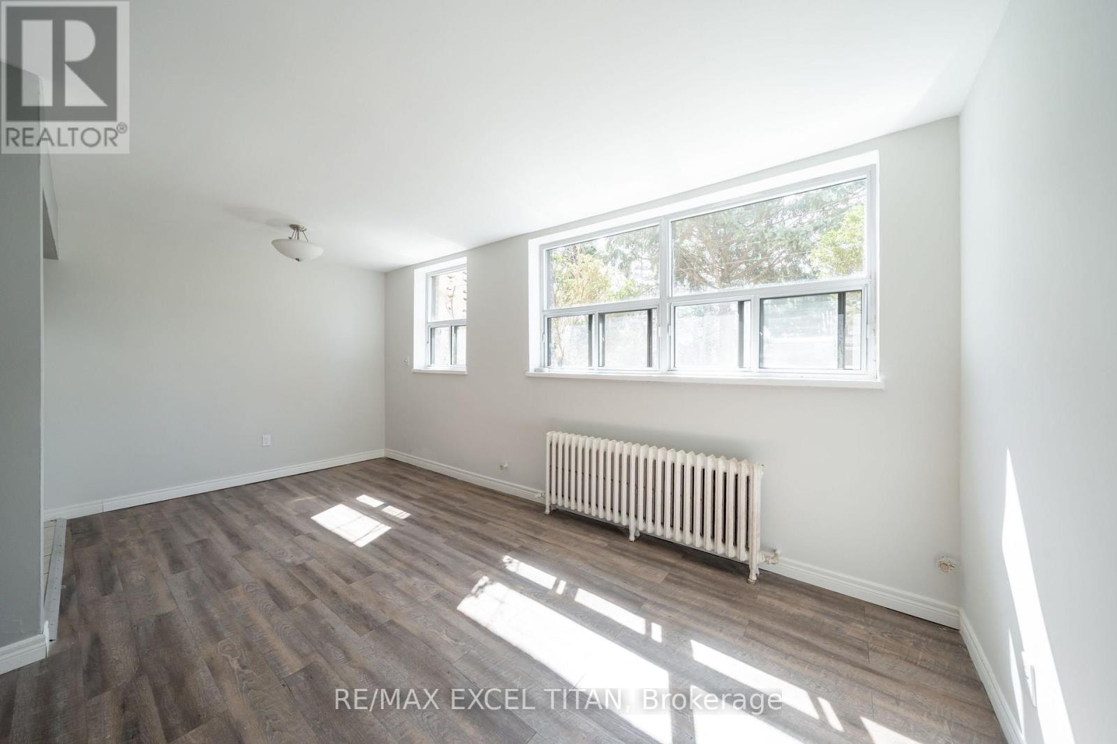 10 - 799 Robinson Street, Burlington, Ontario  L7R 2L4 - Photo 2 - W13757346