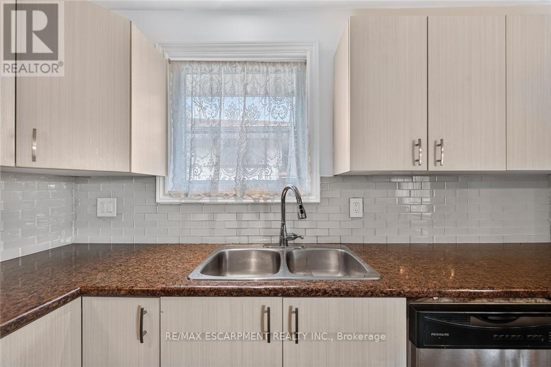 93 Nugent Drive, Hamilton, Ontario L8H 2N1 - Photo 9 - X13757304