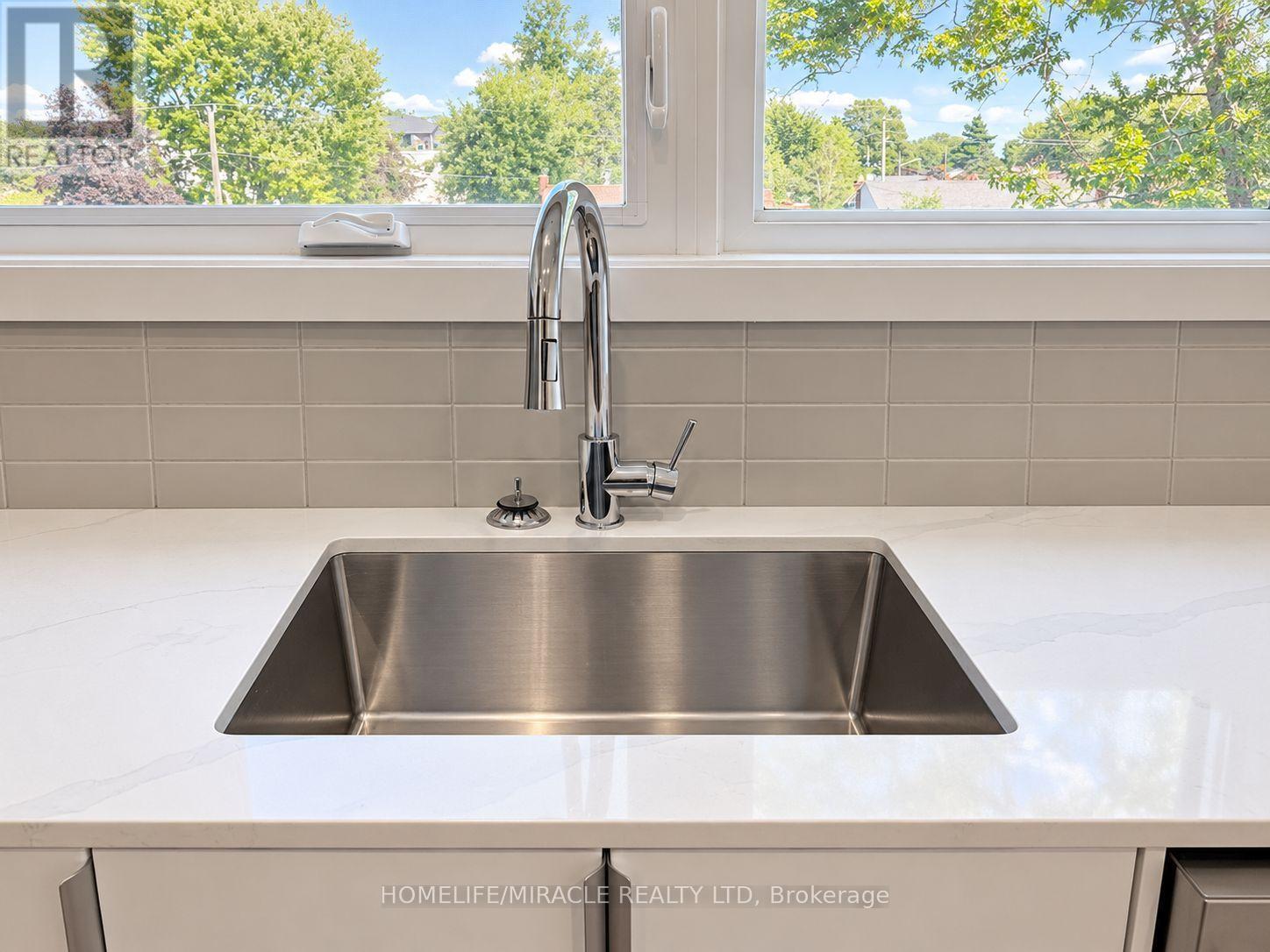 6638 Mcleod Road, Niagara Falls, Ontario L2G 3G5 - Photo 6 - X13757316