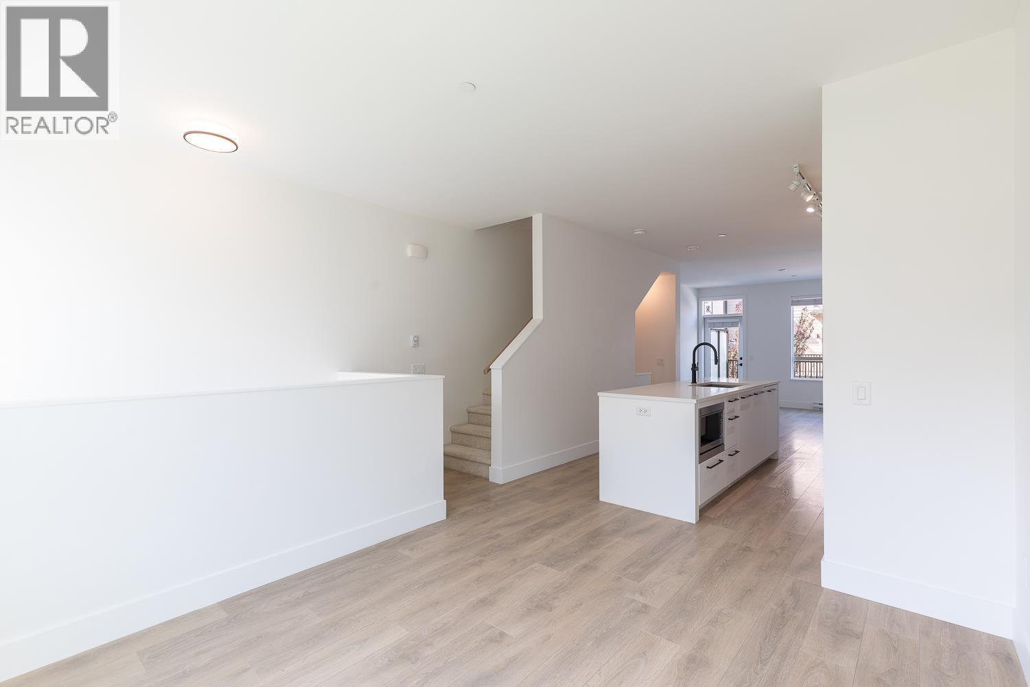 38006 Fairwater Place, Squamish, British Columbia  V8B 2A1 - Photo 6 - R3143315