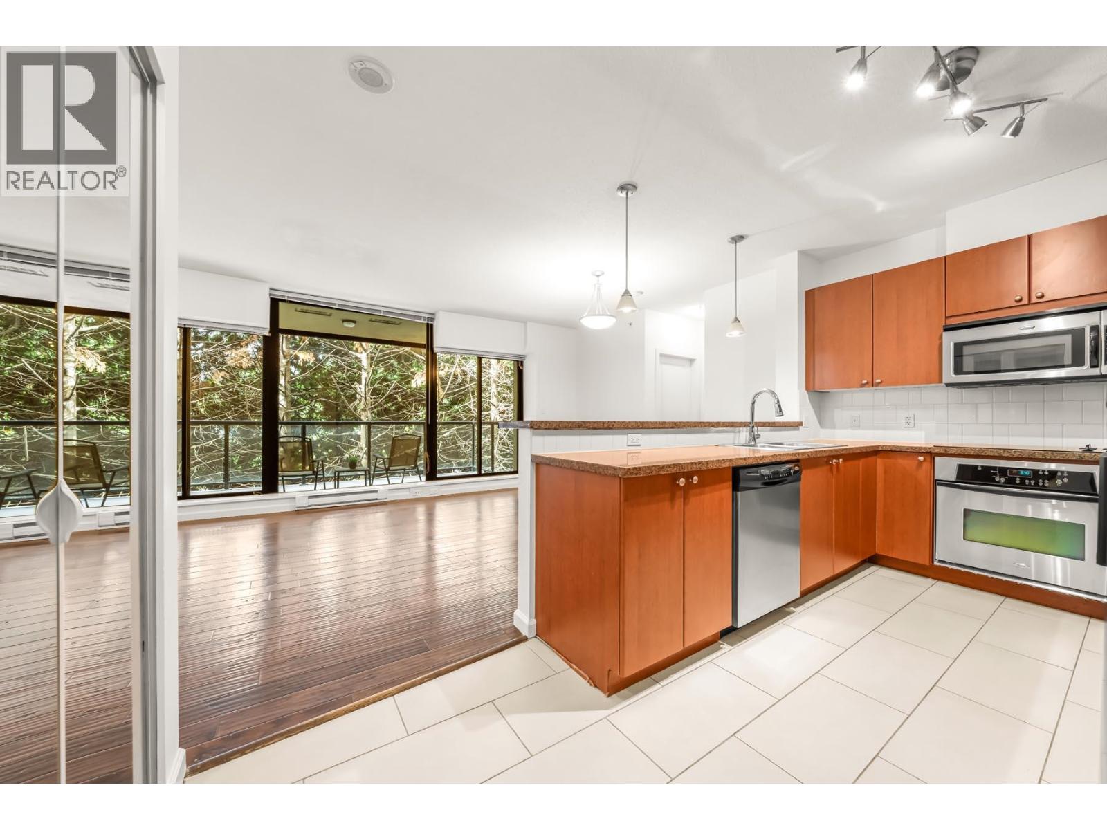 402 11 E. Royal Avenue, New Westminster, British Columbia  V3L 0A8 - Photo 2 - R3162549