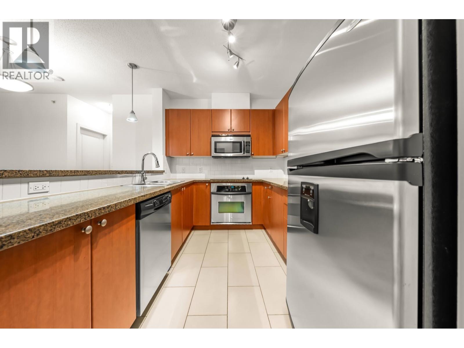 402 11 E. Royal Avenue, New Westminster, British Columbia  V3L 0A8 - Photo 3 - R3162549