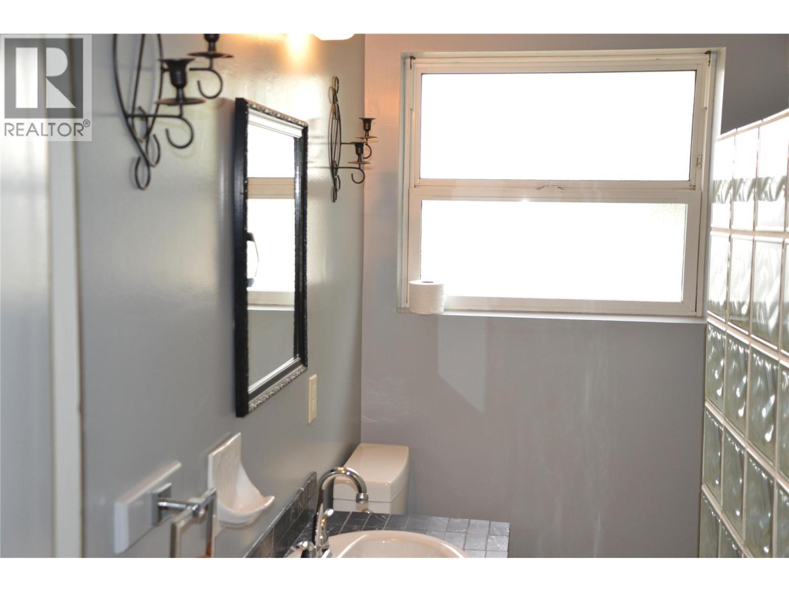 147 Oak Road, Kamloops, British Columbia  V2B 1K7 - Photo 24 - 10400188