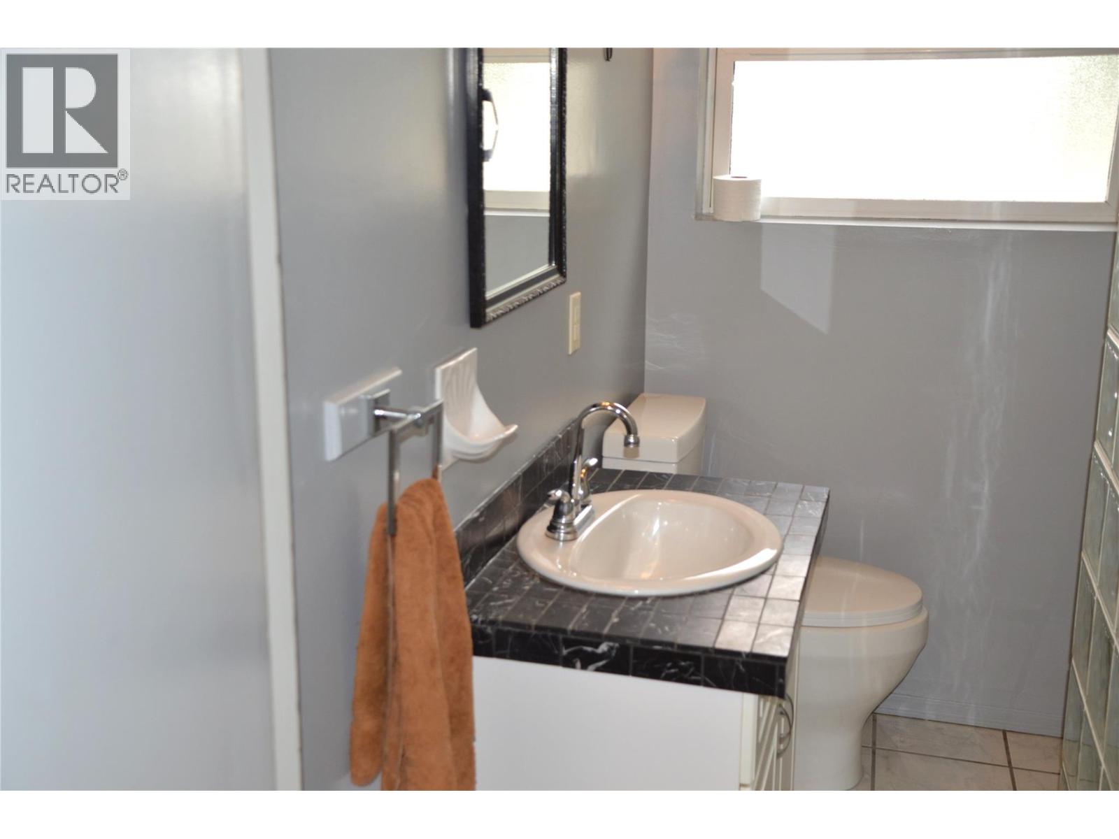 147 Oak Road, Kamloops, British Columbia  V2B 1K7 - Photo 25 - 10400188