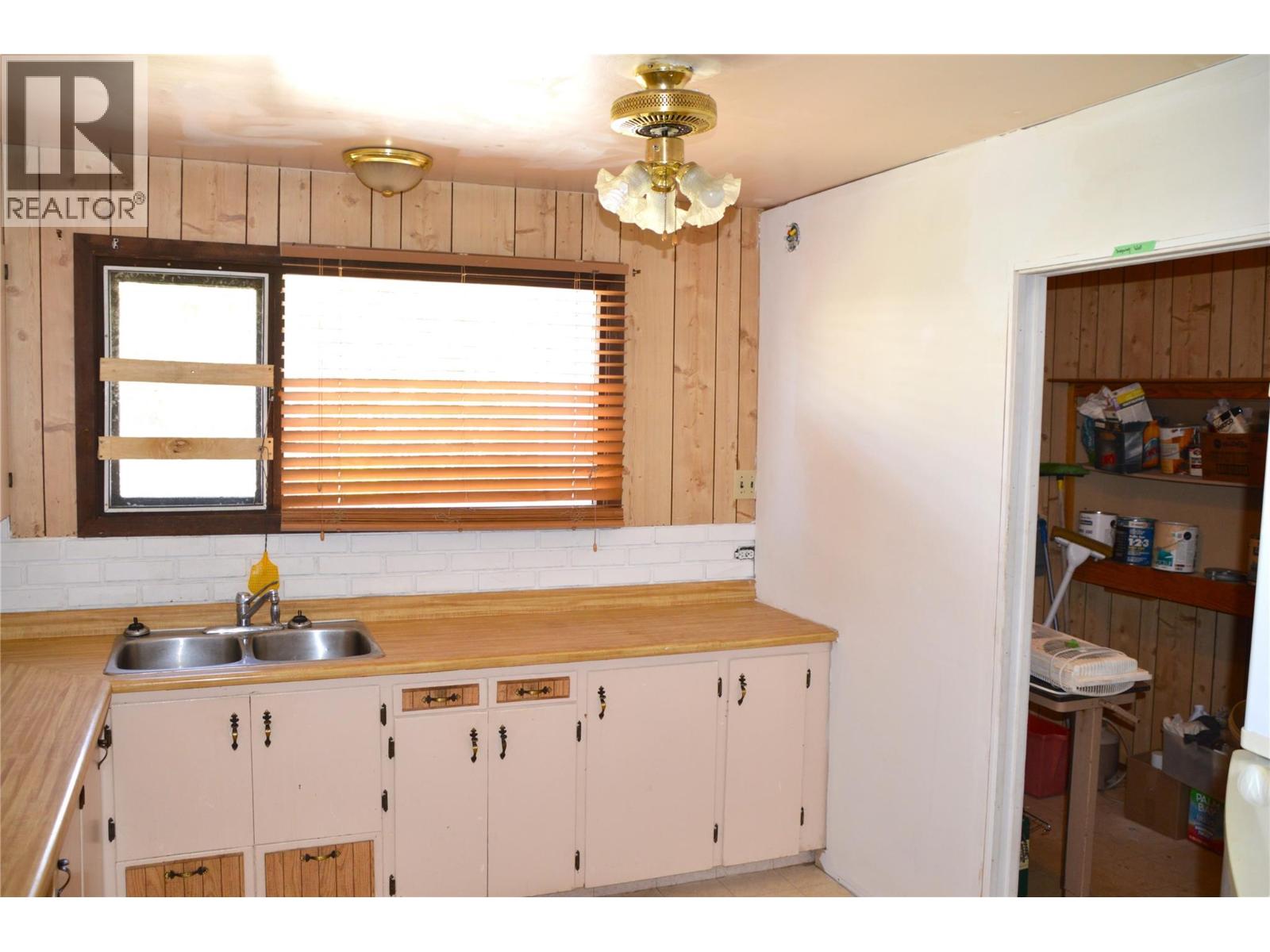 147 Oak Road, Kamloops, British Columbia  V2B 1K7 - Photo 8 - 10400188