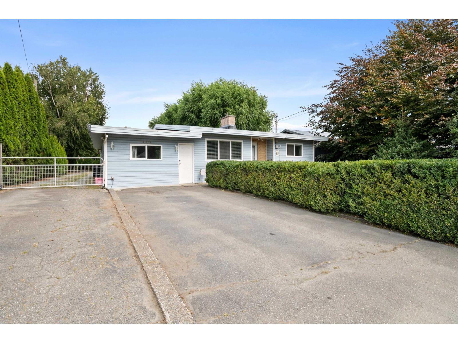 41965 Yarrow Central Road, Yarrow, Yarrow, British Columbia  V2R 5E7 - Photo 2 - R3161955
