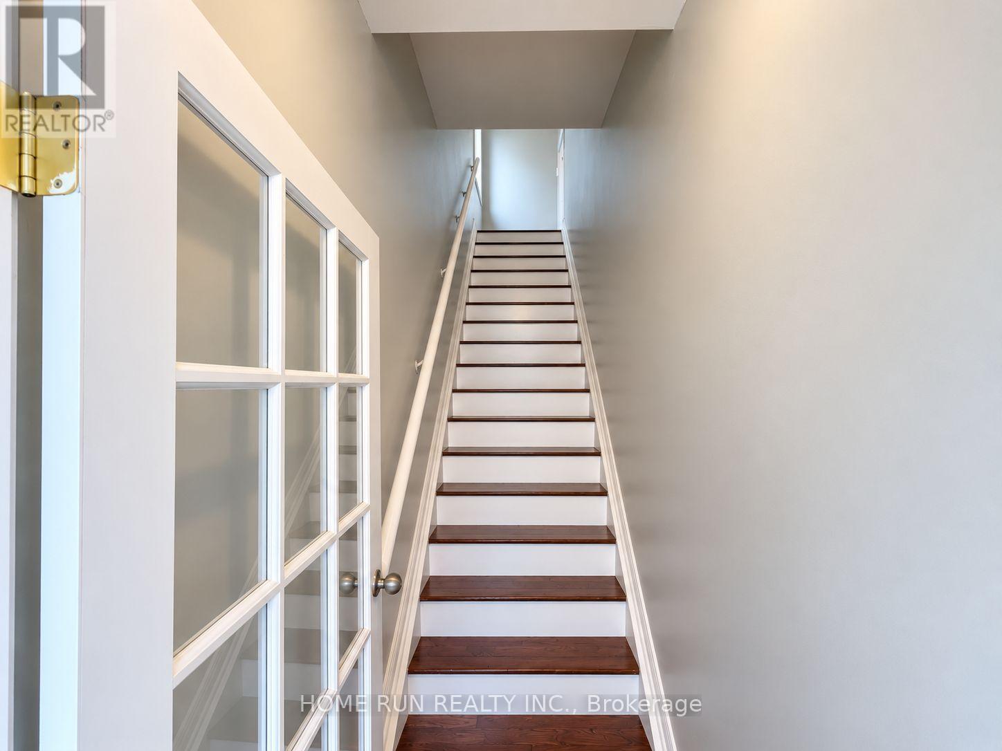 100 Blackburn Avenue, Ottawa, Ontario  K1N 8A7 - Photo 2 - X13757472