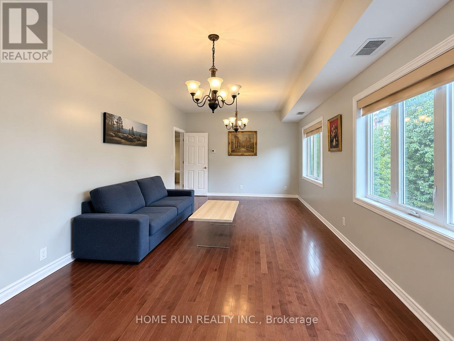 100 Blackburn Avenue, Ottawa, Ontario  K1N 8A7 - Photo 4 - X13757472