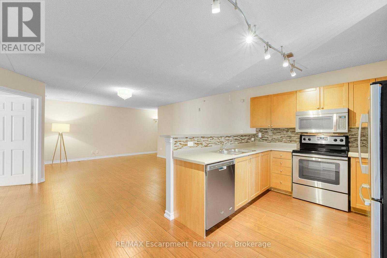 102 - 2075 Appleby Line, Burlington, Ontario  L7L 7H3 - Photo 11 - W13757482
