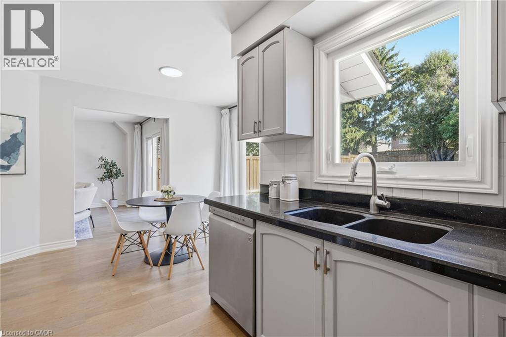 551 Deerhurst Drive, Burlington, Ontario  L7L 5V9 - Photo 17 - 40857565