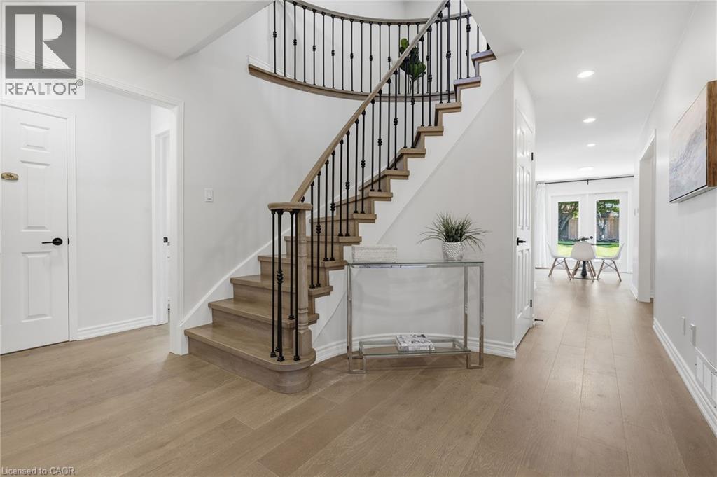 551 Deerhurst Drive, Burlington, Ontario  L7L 5V9 - Photo 3 - 40857565