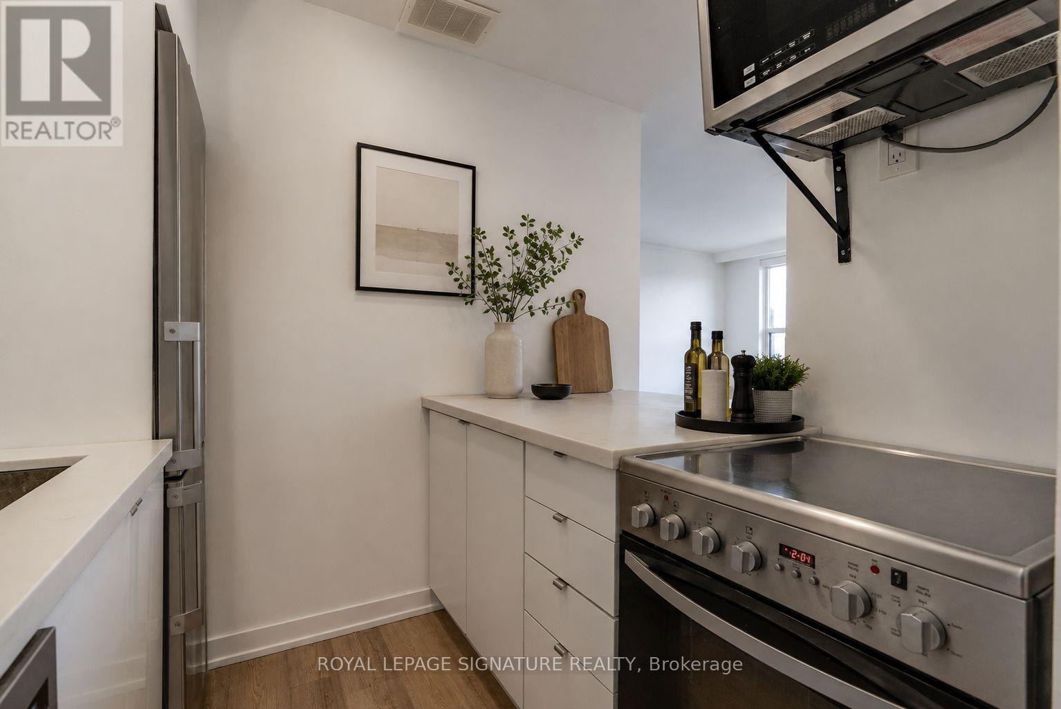 303 - 15 Gamble Avenue, Toronto, Ontario  M4K 2H3 - Photo 2 - E13757380