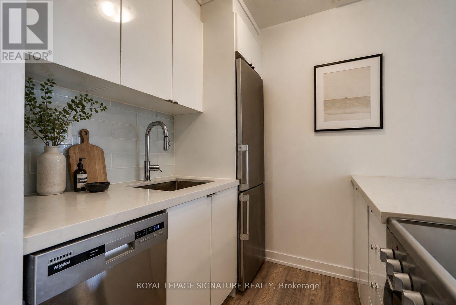 303 - 15 Gamble Avenue, Toronto, Ontario  M4K 2H3 - Photo 3 - E13757380