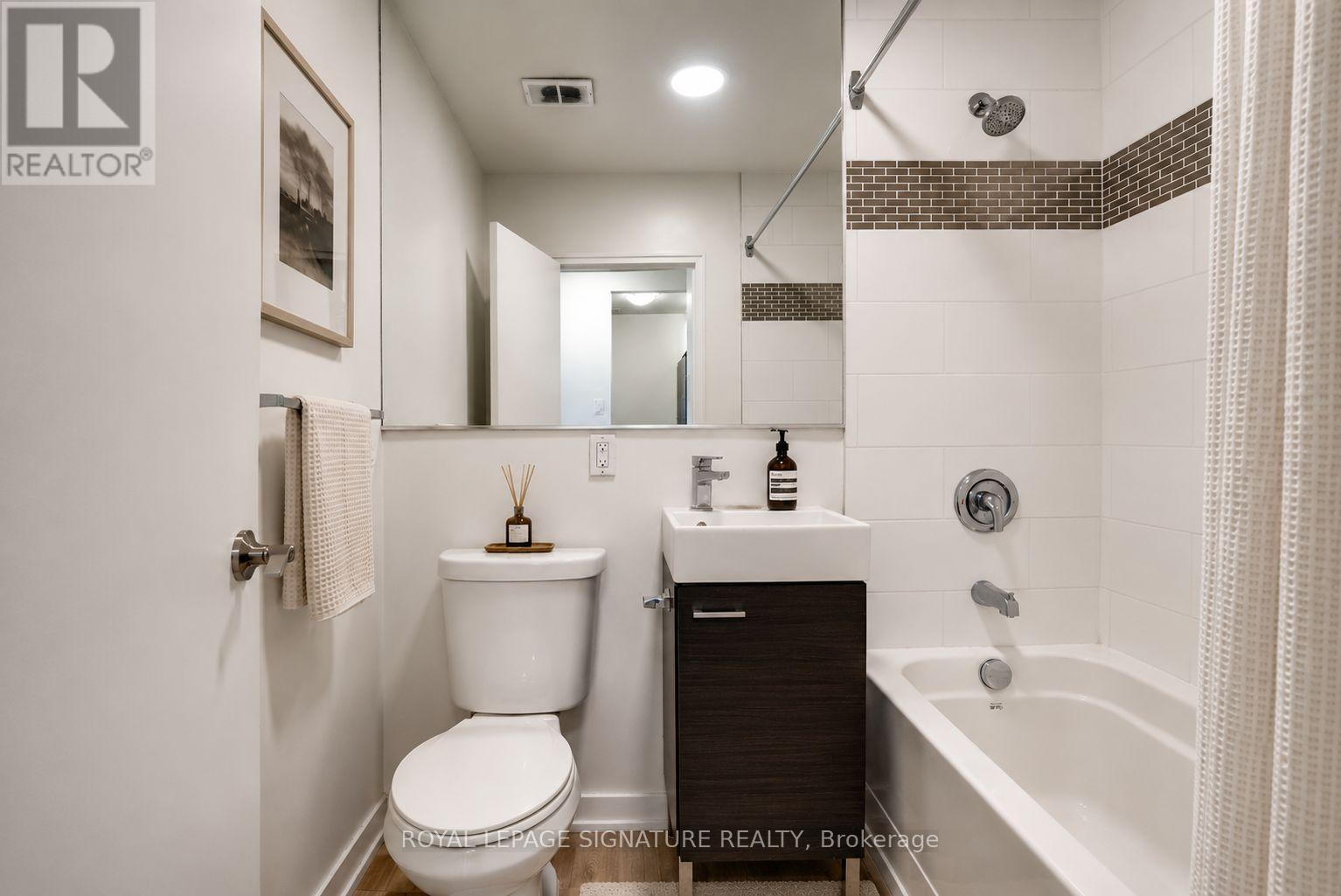 303 - 15 Gamble Avenue, Toronto, Ontario  M4K 2H3 - Photo 6 - E13757380