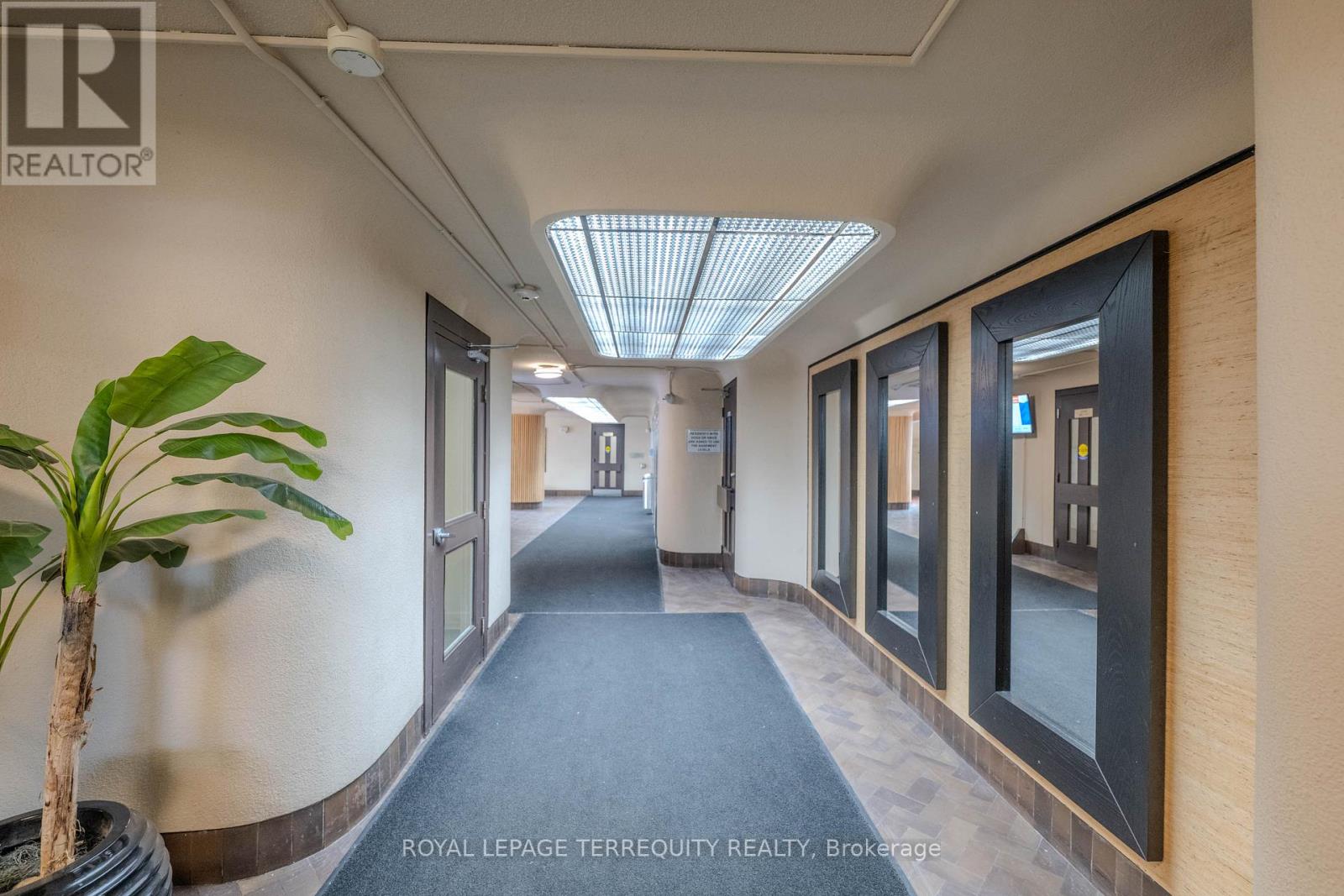 1703 - 1 Massey Square, Toronto, Ontario  M4C 5L4 - Photo 4 - E13757464