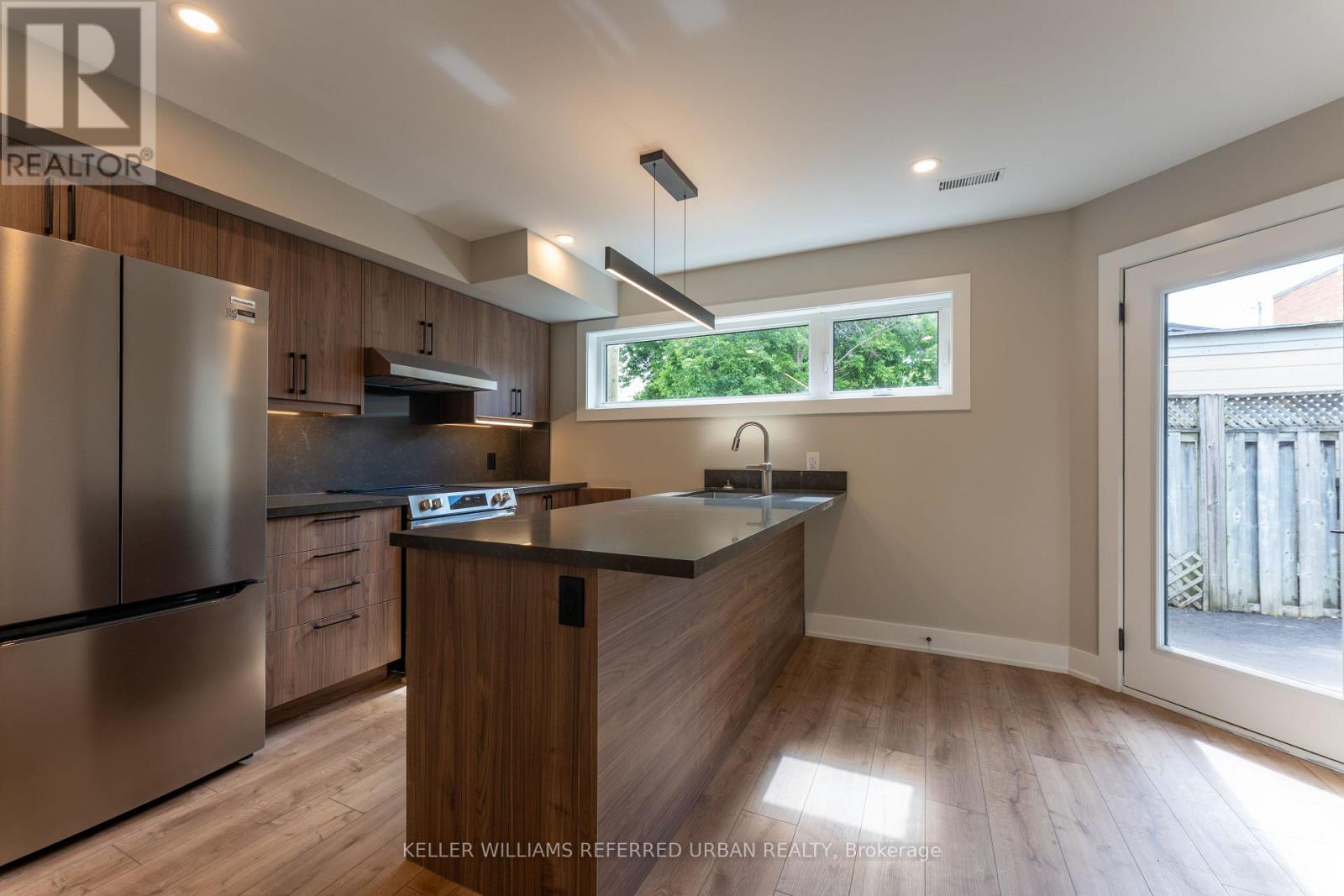 5 - 352 Jones Avenue, Toronto, Ontario  M4J 3G3 - Photo 4 - E13757512