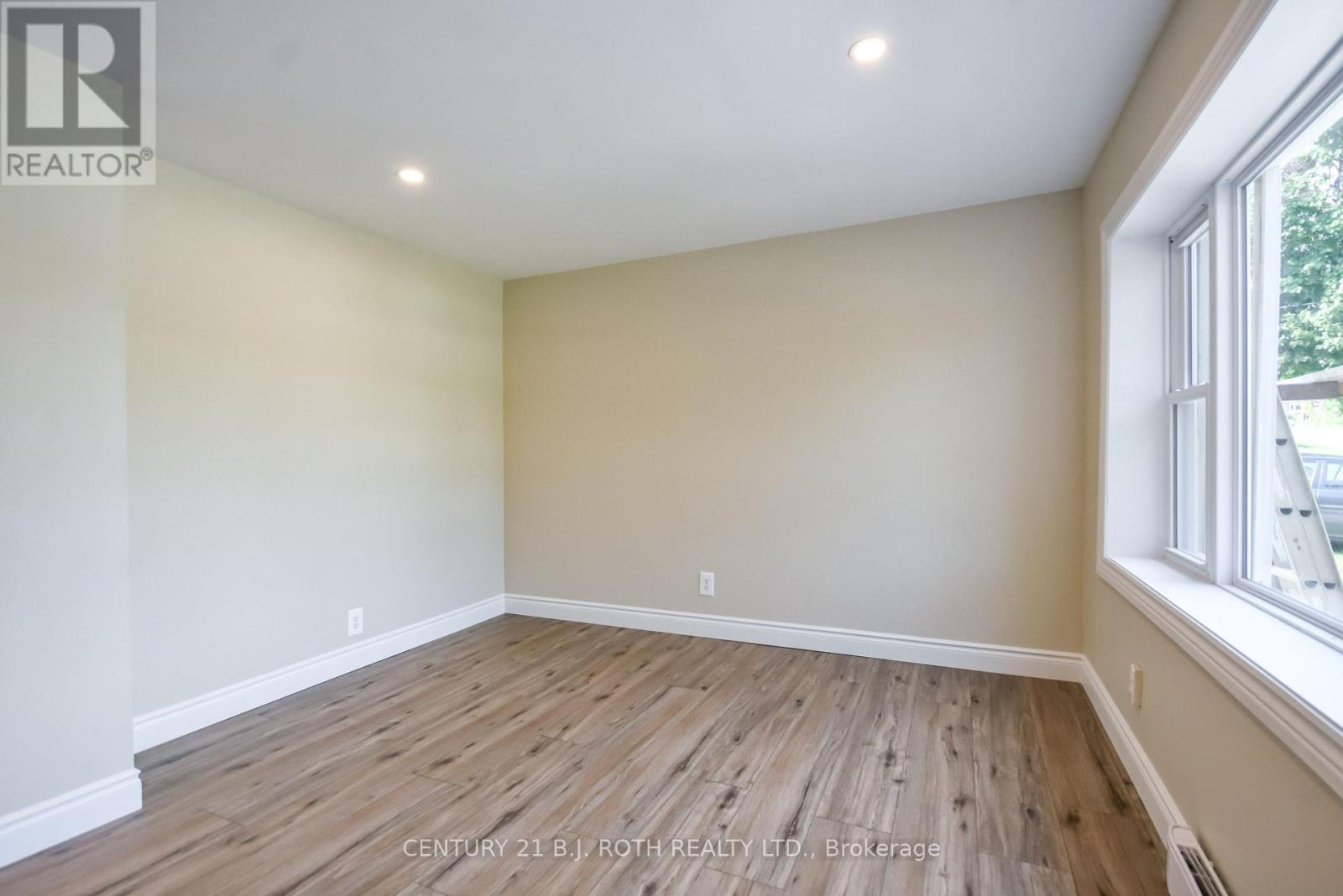 105 Westmount Drive S, Orillia, Ontario  L3V 6E2 - Photo 4 - S13757434