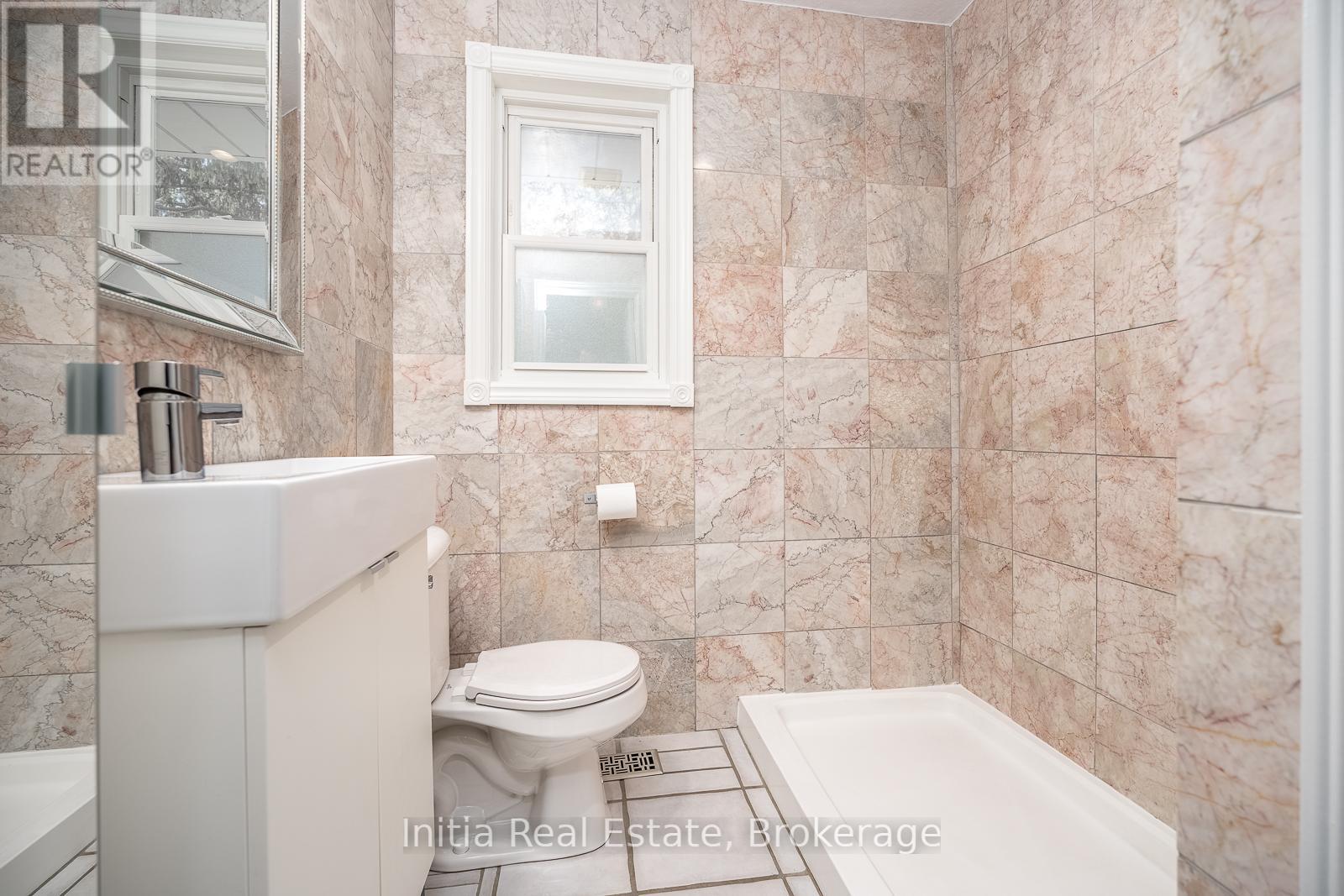 53 Burrows Avenue, Toronto, Ontario M9B 4W8 - Photo 16 - W13757370
