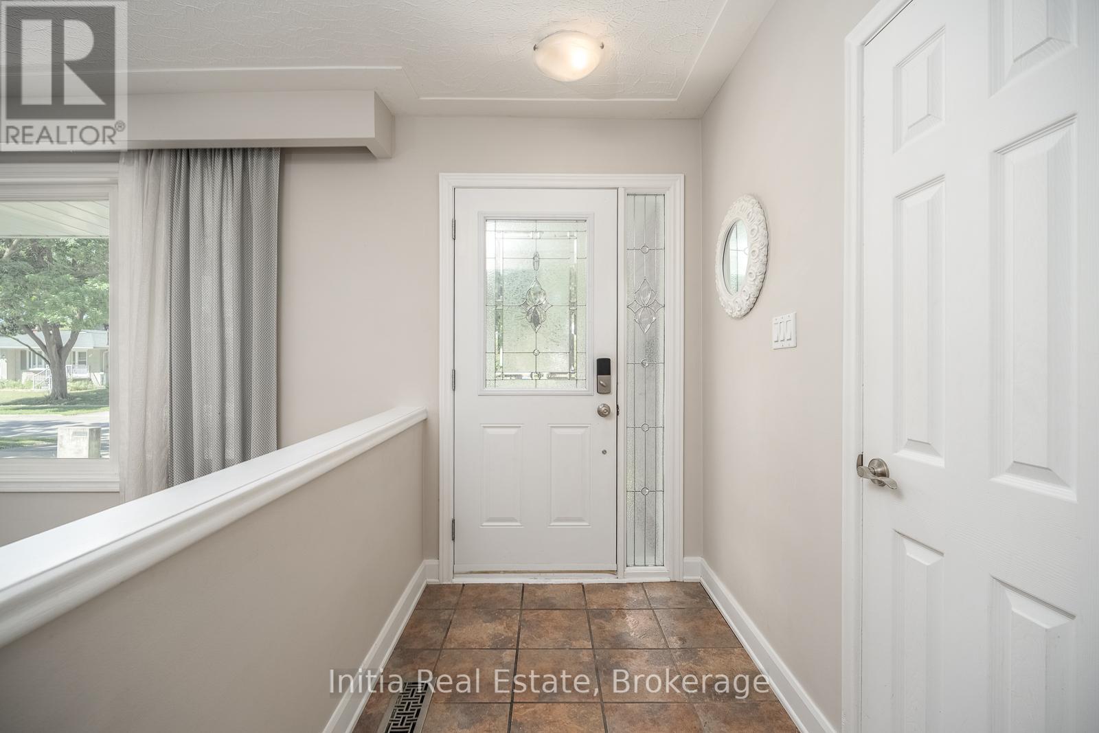 53 Burrows Avenue, Toronto, Ontario M9B 4W8 - Photo 2 - W13757370