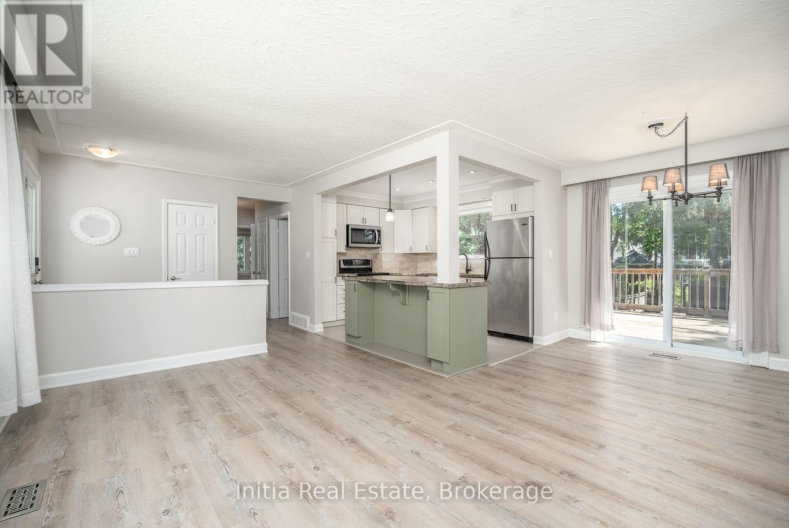 53 Burrows Avenue, Toronto, Ontario M9B 4W8 - Photo 6 - W13757370