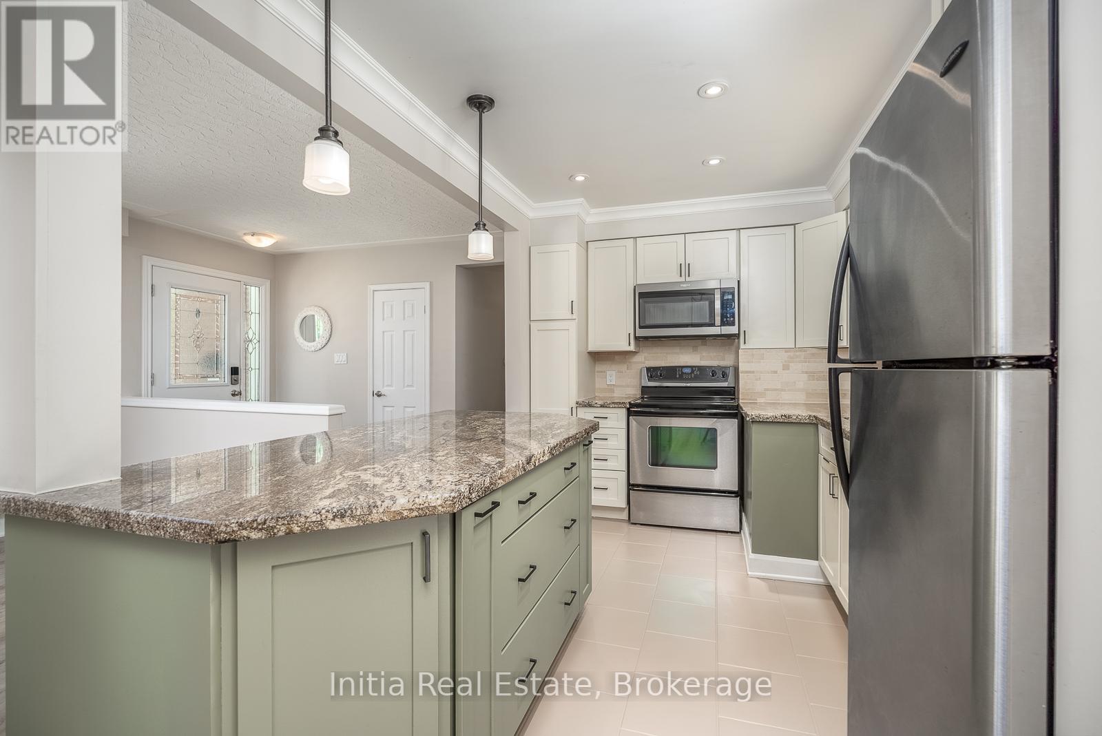 53 Burrows Avenue, Toronto, Ontario M9B 4W8 - Photo 8 - W13757370