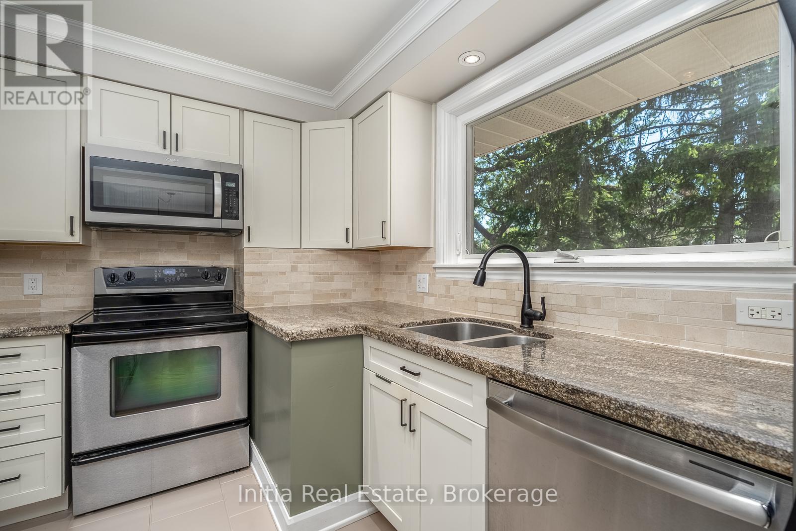 53 Burrows Avenue, Toronto, Ontario M9B 4W8 - Photo 9 - W13757370