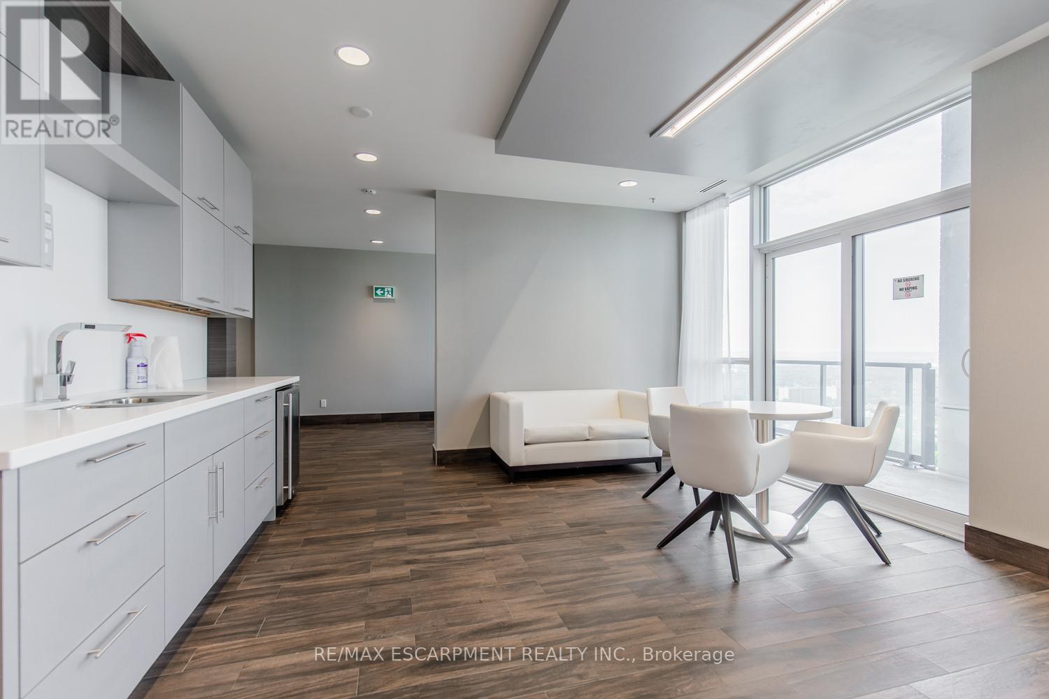 2107 - 2087 Fairview Street, Burlington, Ontario  L7R 0E5 - Photo 42 - W13757386