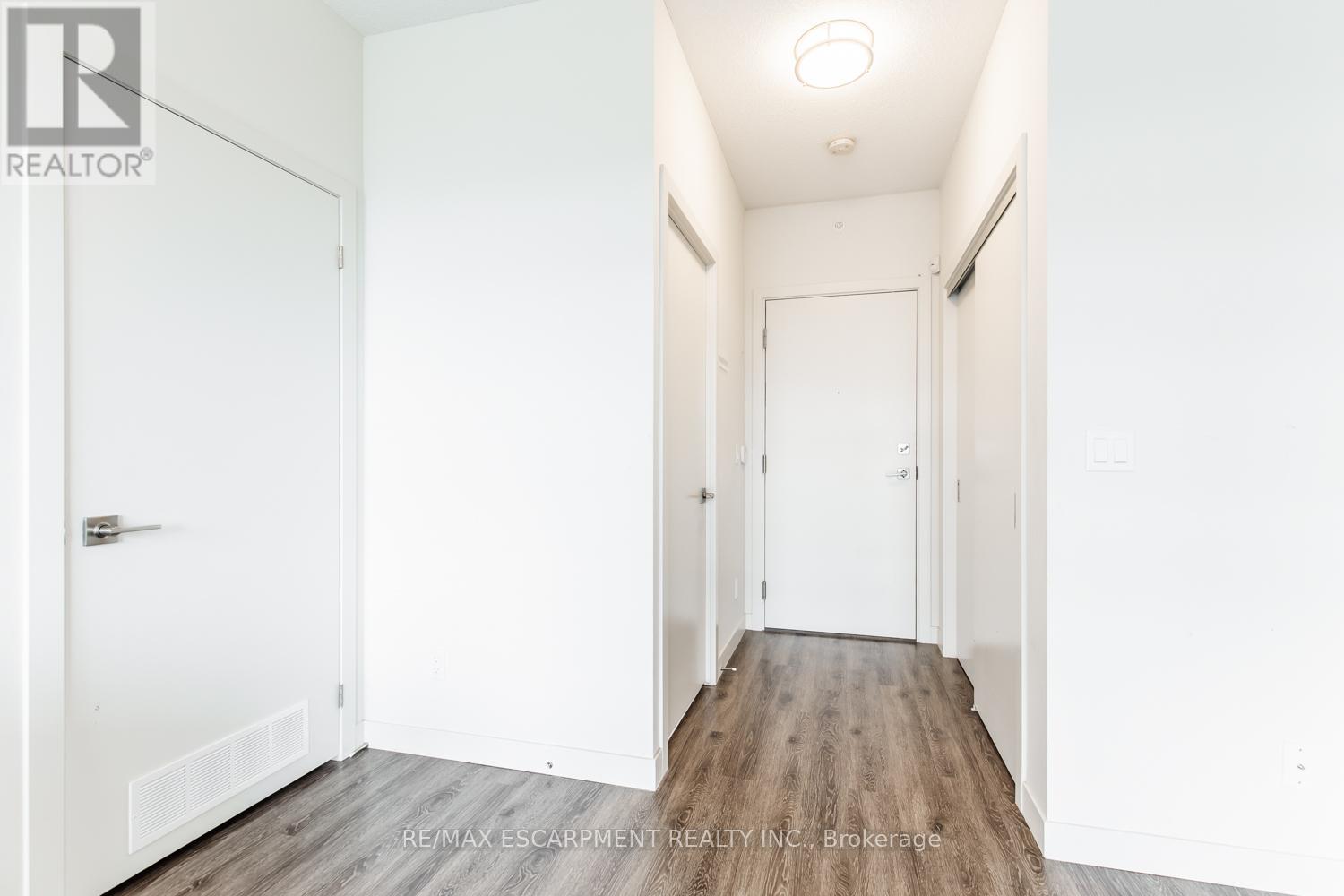 2107 - 2087 Fairview Street, Burlington, Ontario  L7R 0E5 - Photo 6 - W13757386