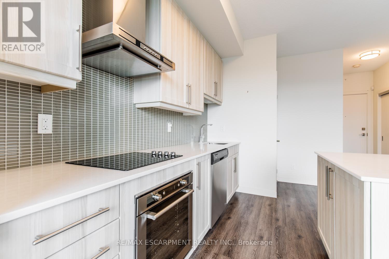 2107 - 2087 Fairview Street, Burlington, Ontario  L7R 0E5 - Photo 8 - W13757386