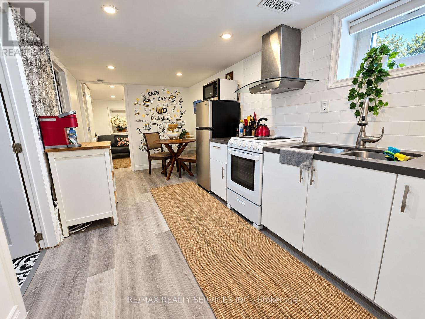 21 Mcintosh Avenue, Toronto, Ontario  M8Y 3E1 - Photo 30 - W13751244