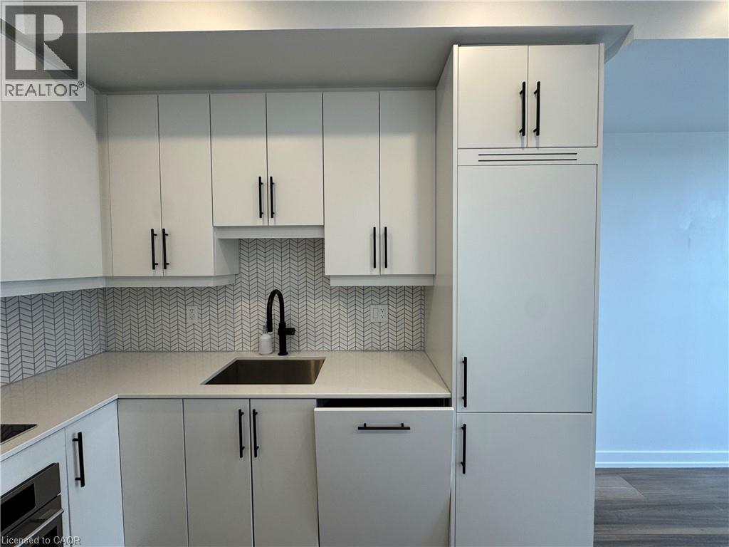 15 WELLINGTON Street Unit# 1701, Kitchener, Ontario