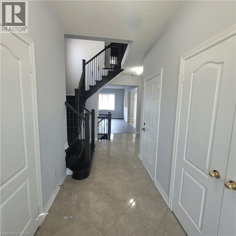 5546 Oscar Peterson Boulevard, Mississauga, Ontario  L5M 0V4 - Photo 3 - 40859679