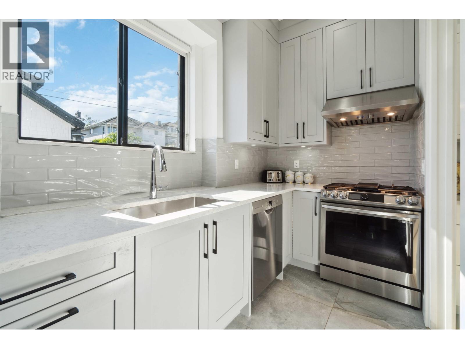 8007 Elliott Street, Vancouver, British Columbia  V5S 2P3 - Photo 12 - R3162589