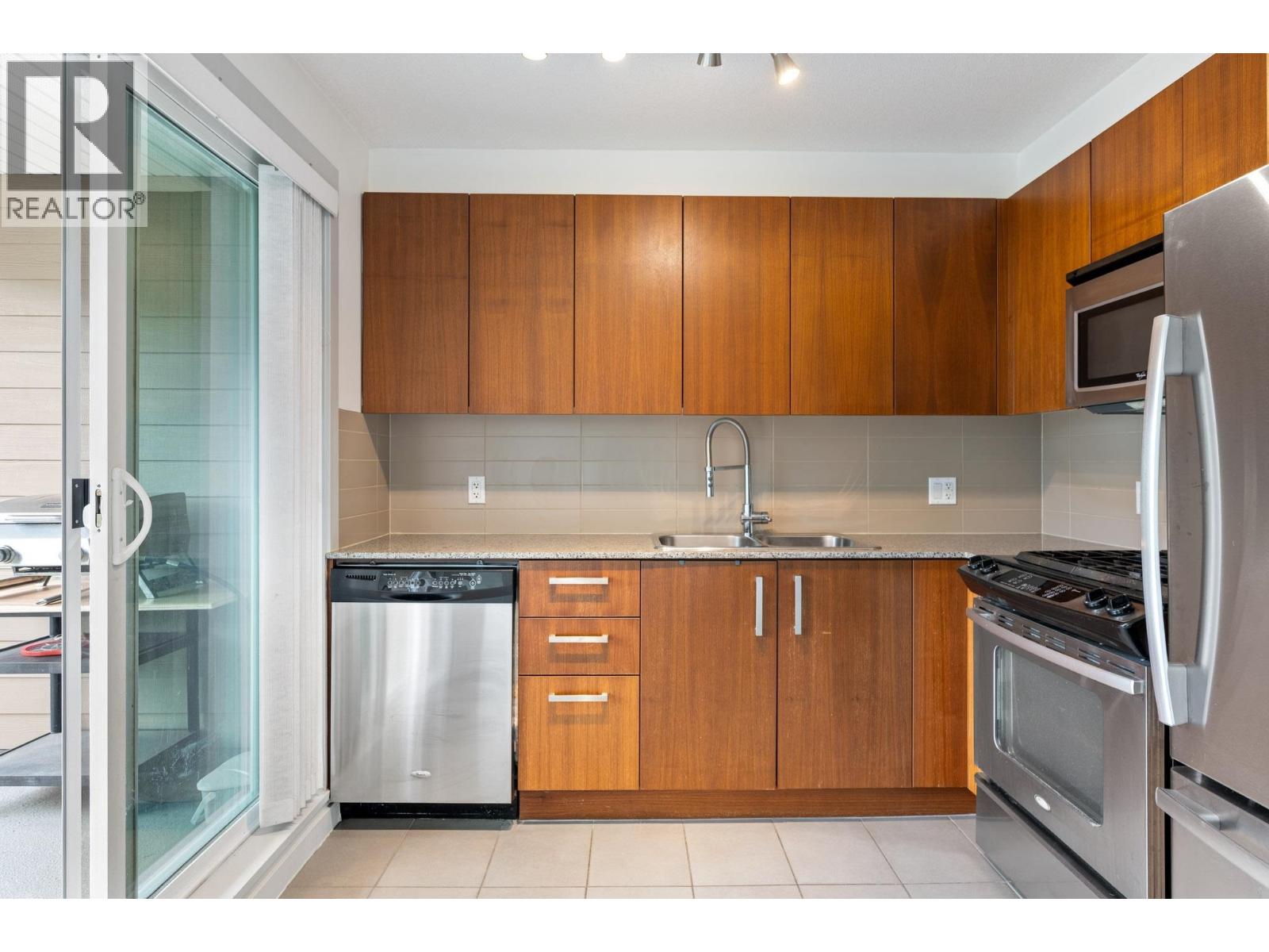 312 5775 Irmin Street, Burnaby, British Columbia  V5J 0C3 - Photo 12 - R3162727