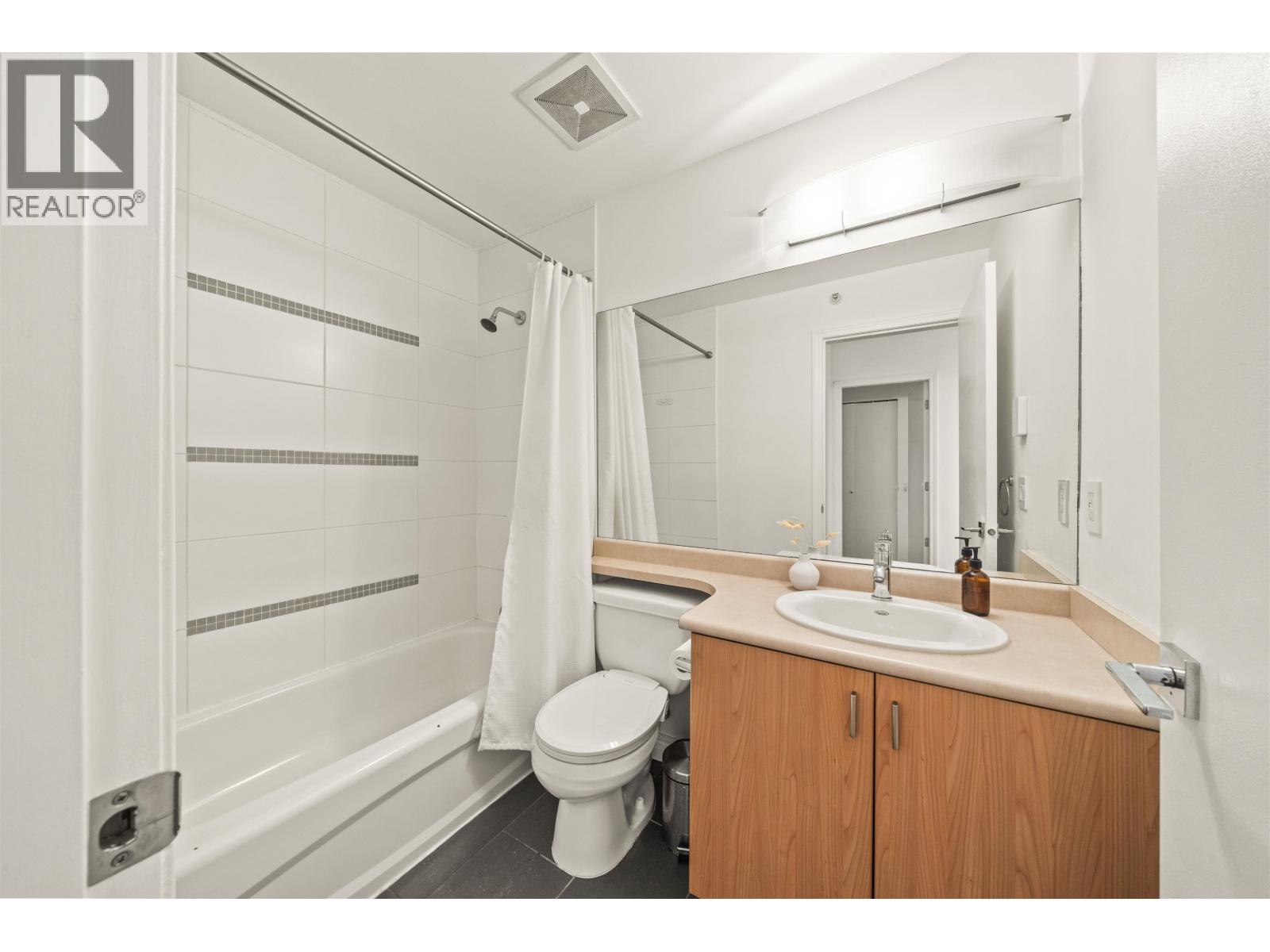 29 6878 Southpoint Drive, Burnaby, British Columbia  V3N 5E4 - Photo 18 - R3162739