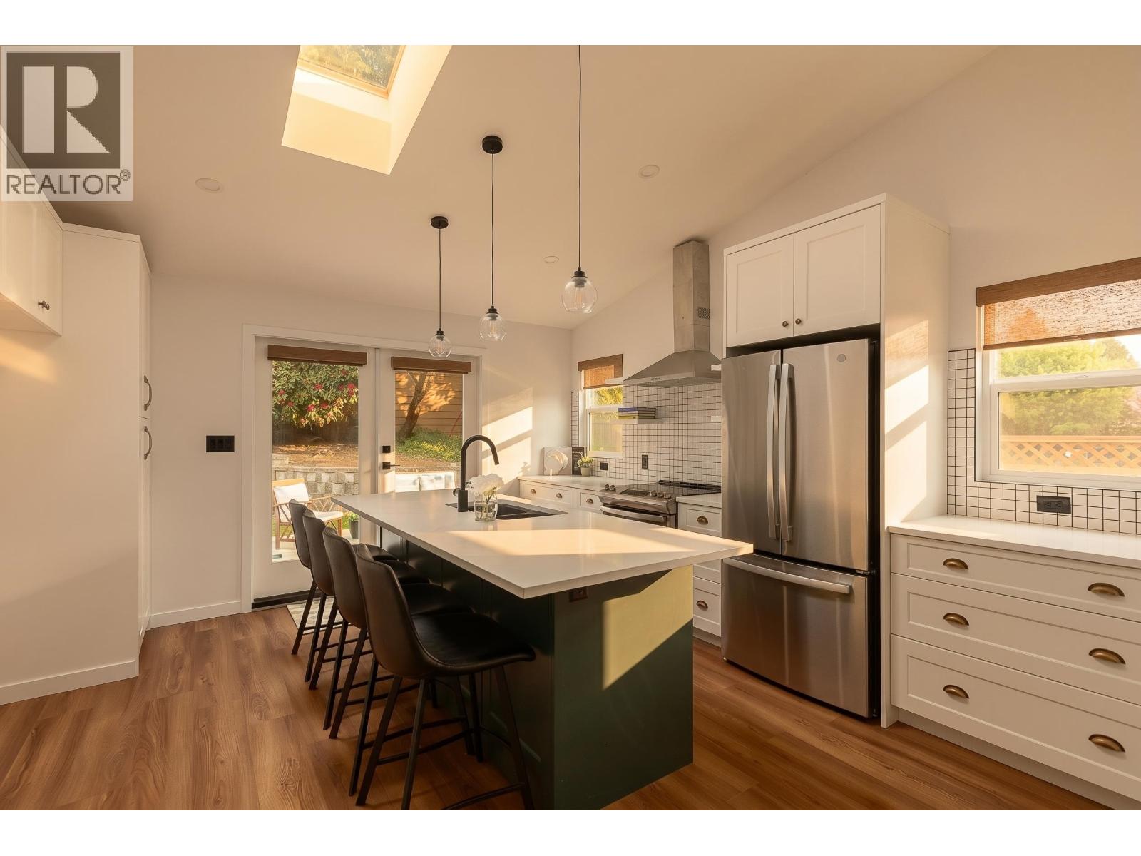 8029 WESTLAKE STREET, burnaby, British Columbia