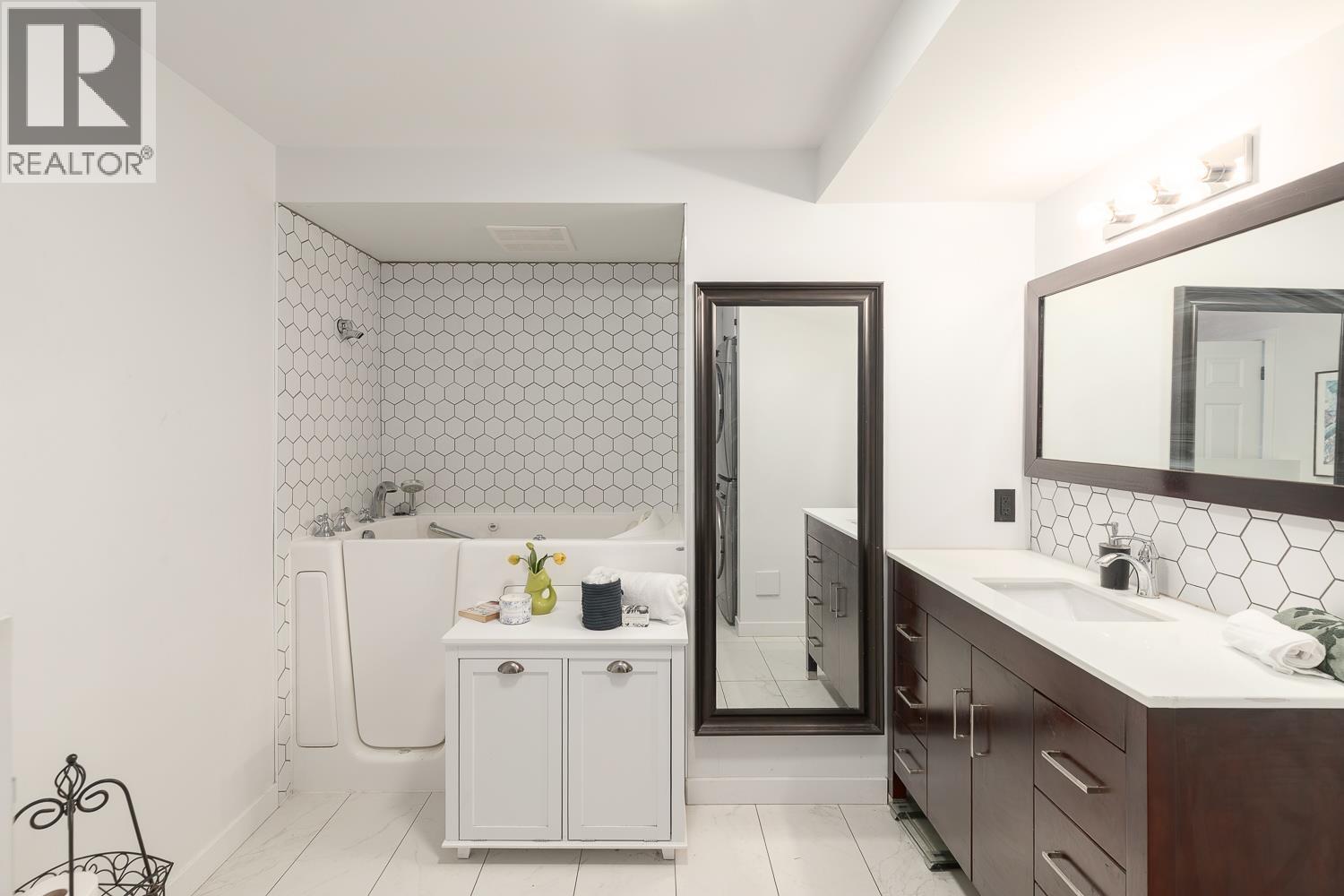 8029 Westlake Street, Burnaby, British Columbia  V5A 2A9 - Photo 23 - R3162757