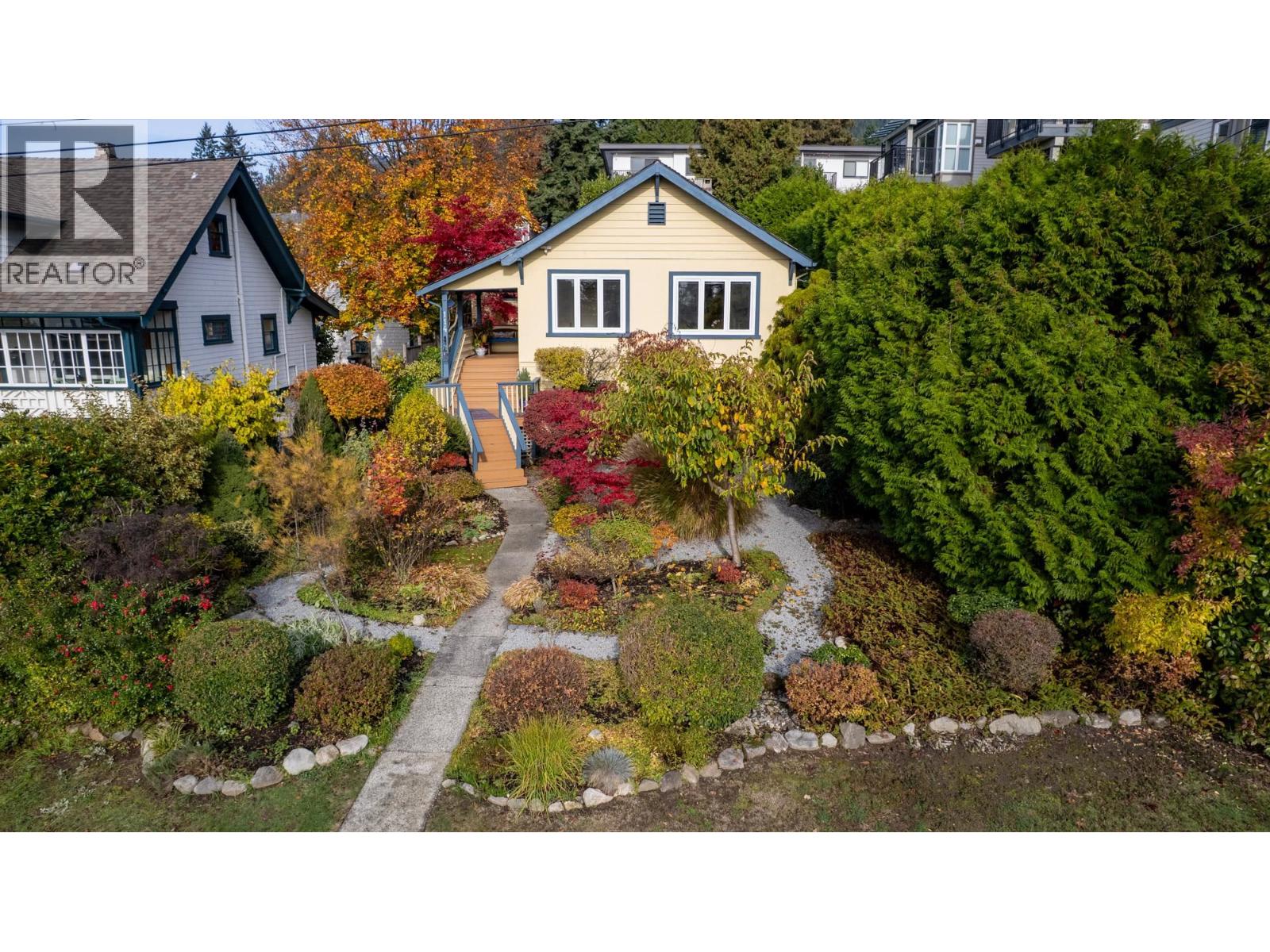 114 W Kings Road, North Vancouver, British Columbia  V7N 2L8 - Photo 2 - R3162786