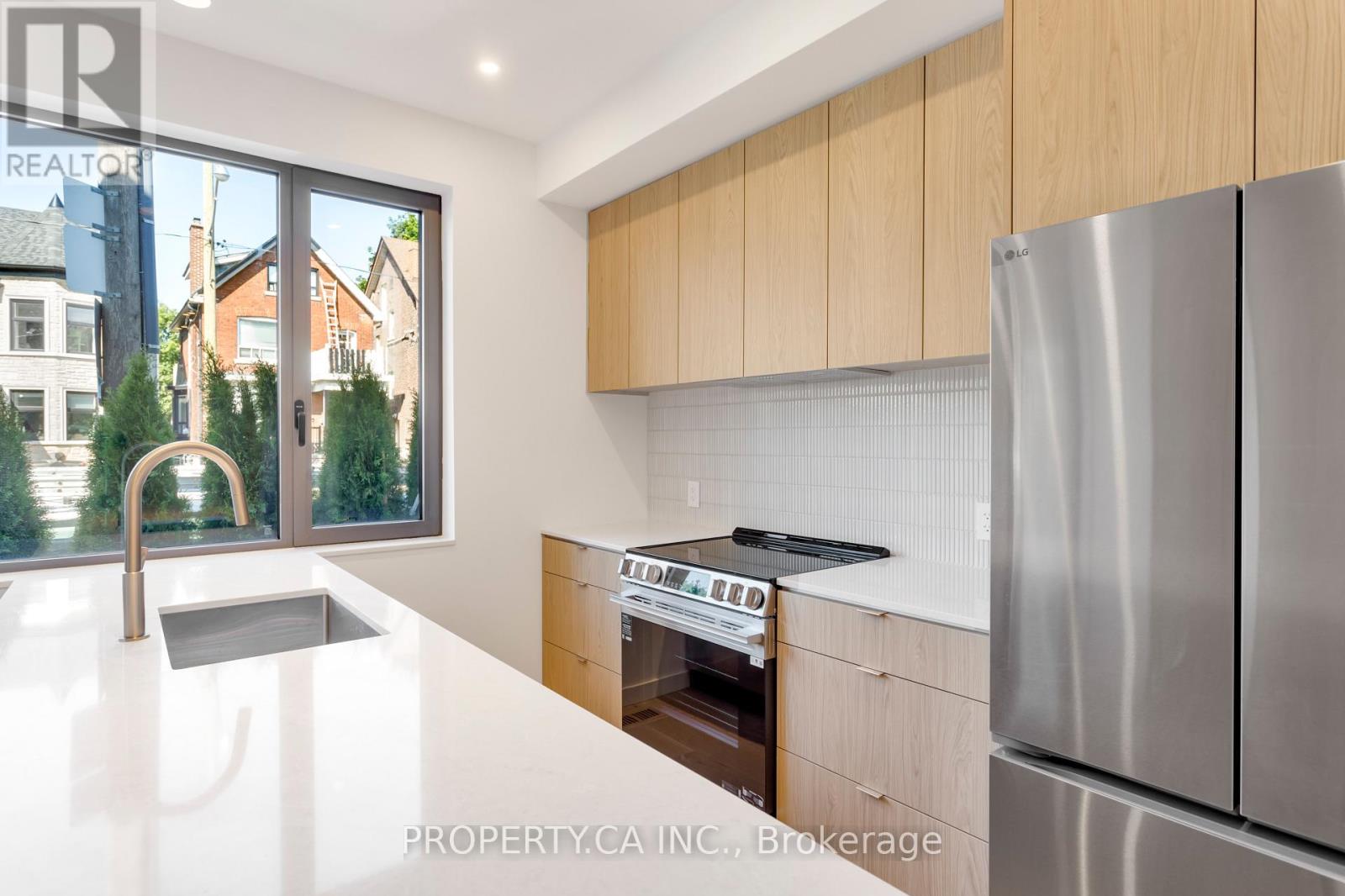 Unit #3 - 301 Keele Street, Toronto, Ontario M6P 2K5 - Photo 8 - W13757516