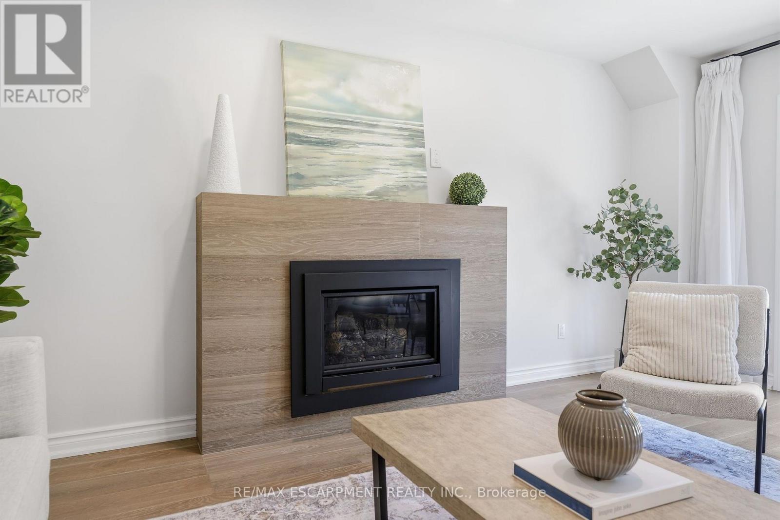 551 Deerhurst Drive, Burlington, Ontario  L7L 5V9 - Photo 10 - W13757526