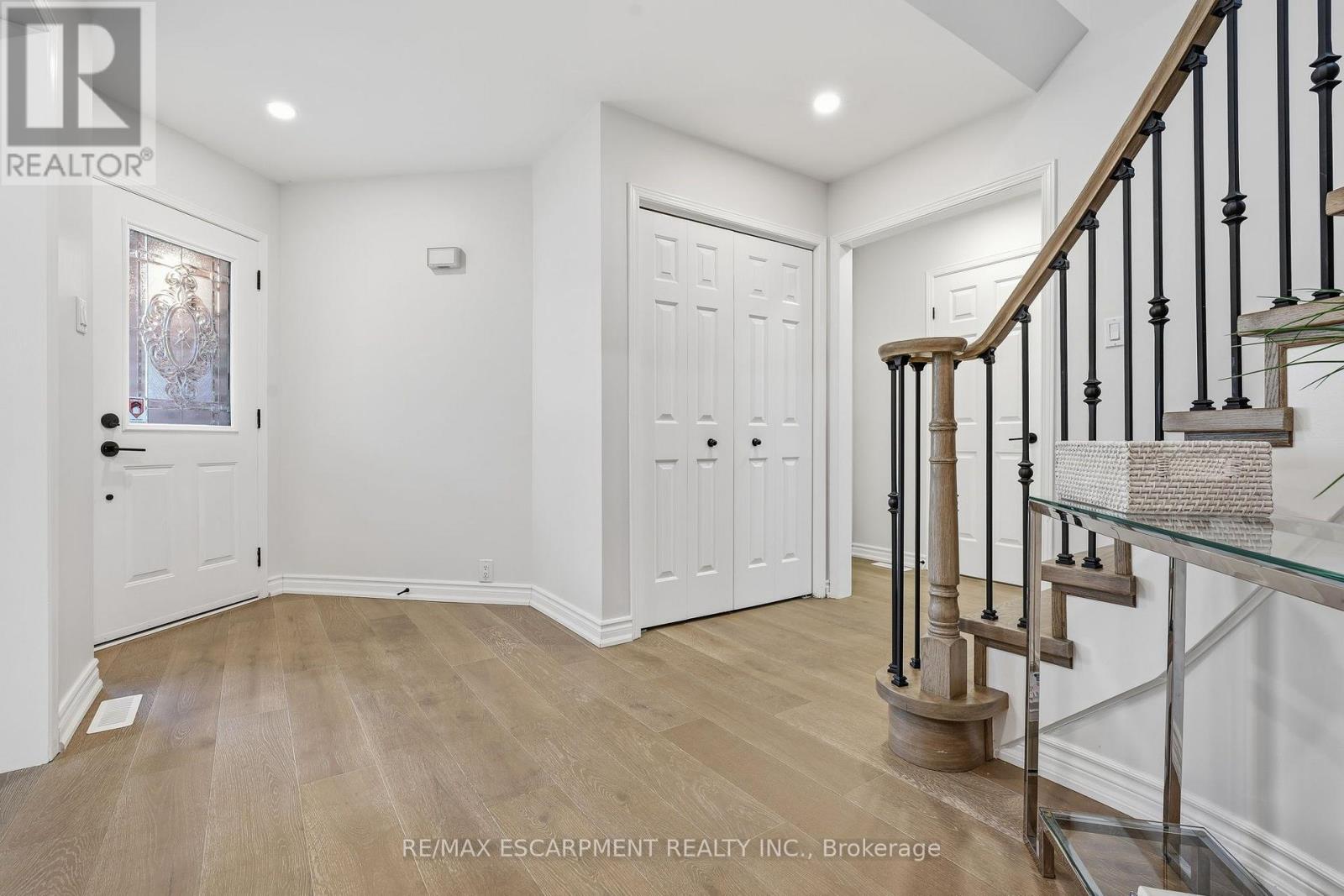 551 Deerhurst Drive, Burlington, Ontario  L7L 5V9 - Photo 19 - W13757526