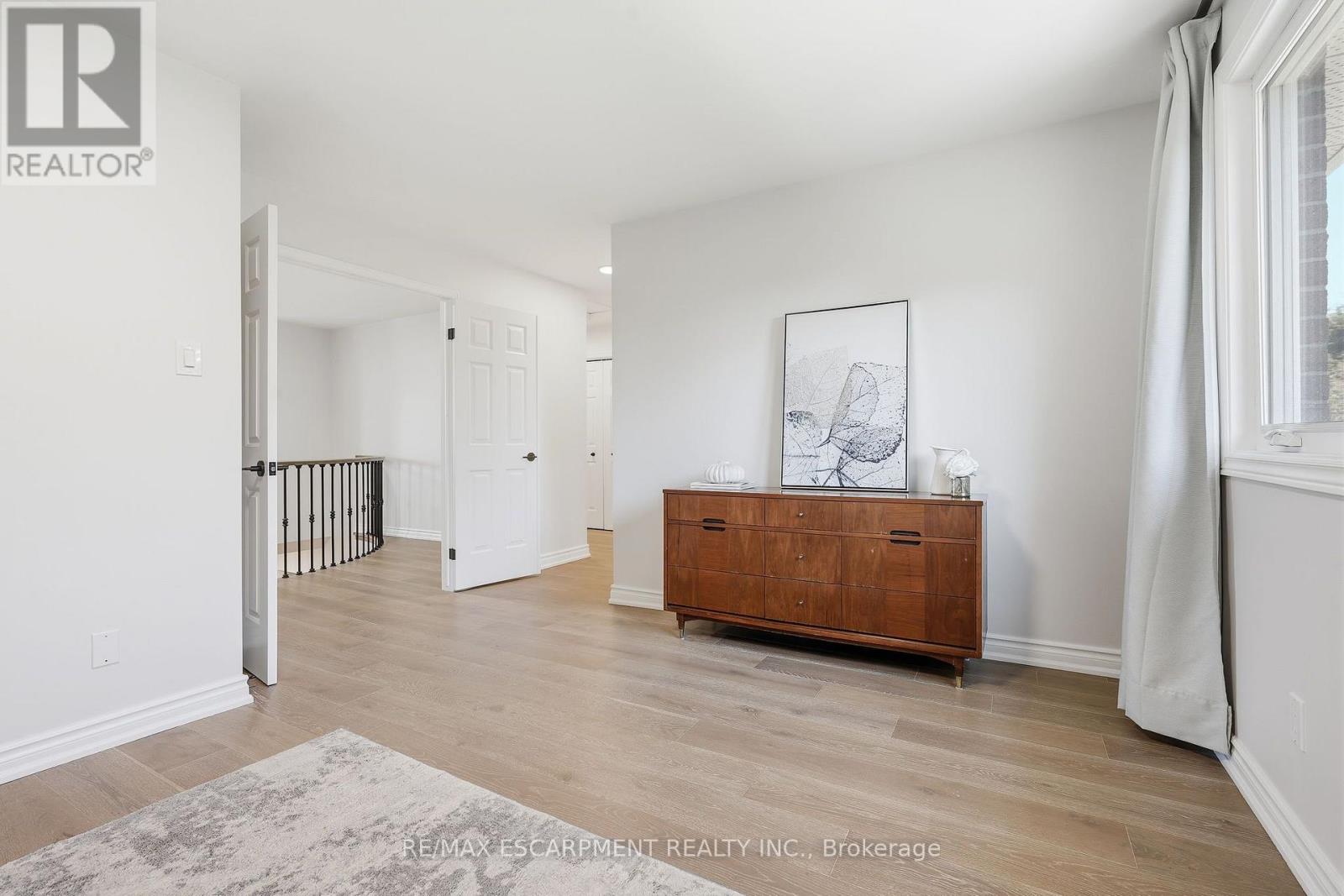 551 Deerhurst Drive, Burlington, Ontario  L7L 5V9 - Photo 21 - W13757526