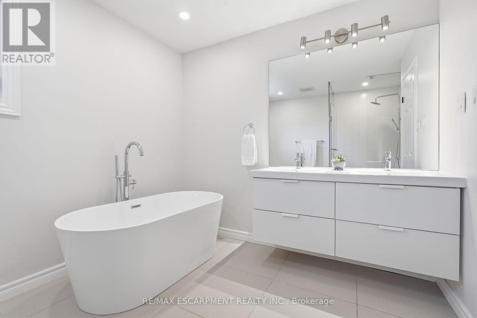 551 Deerhurst Drive, Burlington, Ontario  L7L 5V9 - Photo 22 - W13757526