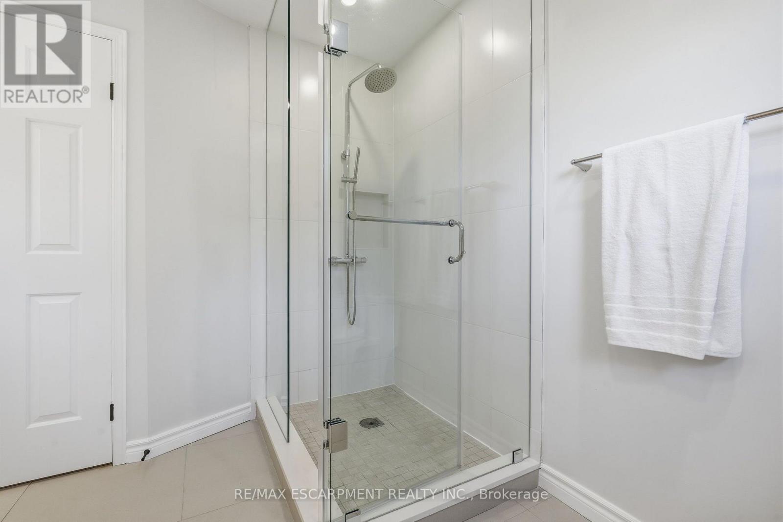 551 Deerhurst Drive, Burlington, Ontario  L7L 5V9 - Photo 23 - W13757526