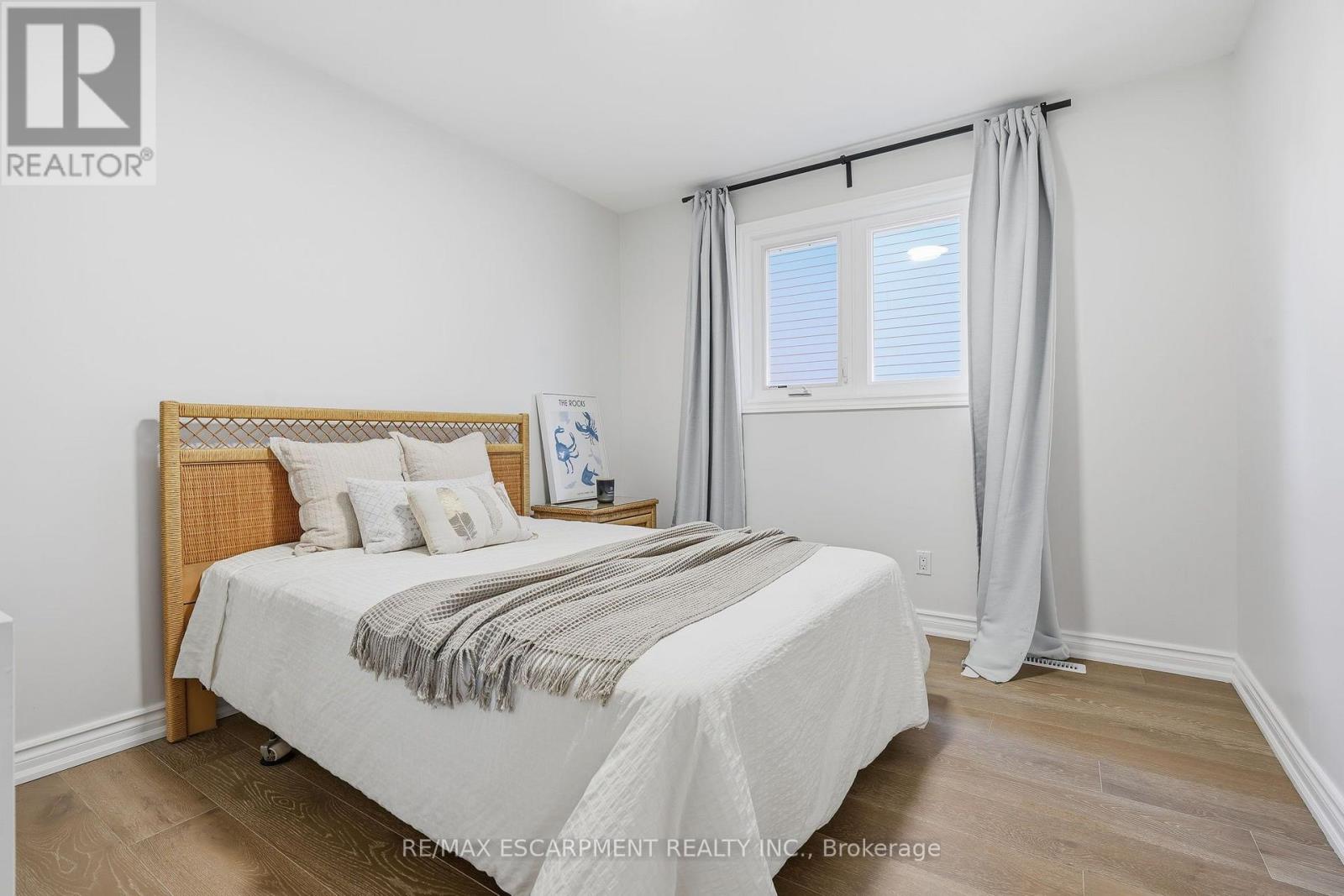 551 Deerhurst Drive, Burlington, Ontario  L7L 5V9 - Photo 25 - W13757526