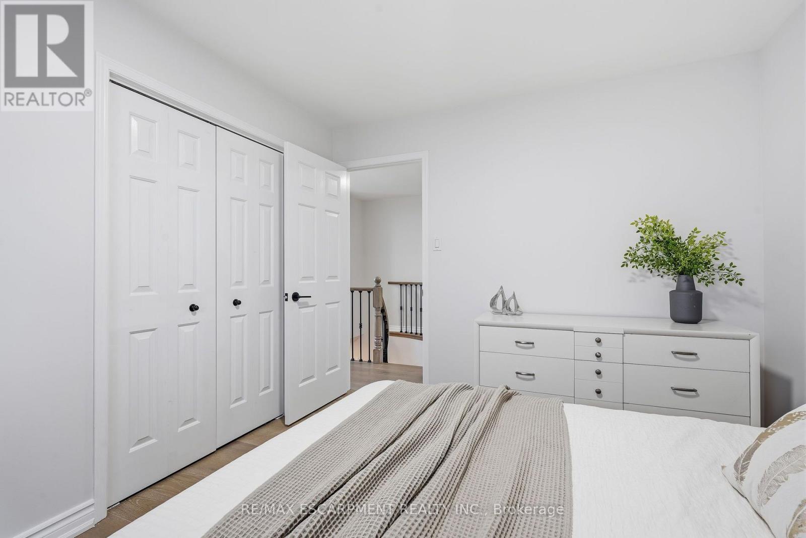 551 Deerhurst Drive, Burlington, Ontario  L7L 5V9 - Photo 26 - W13757526