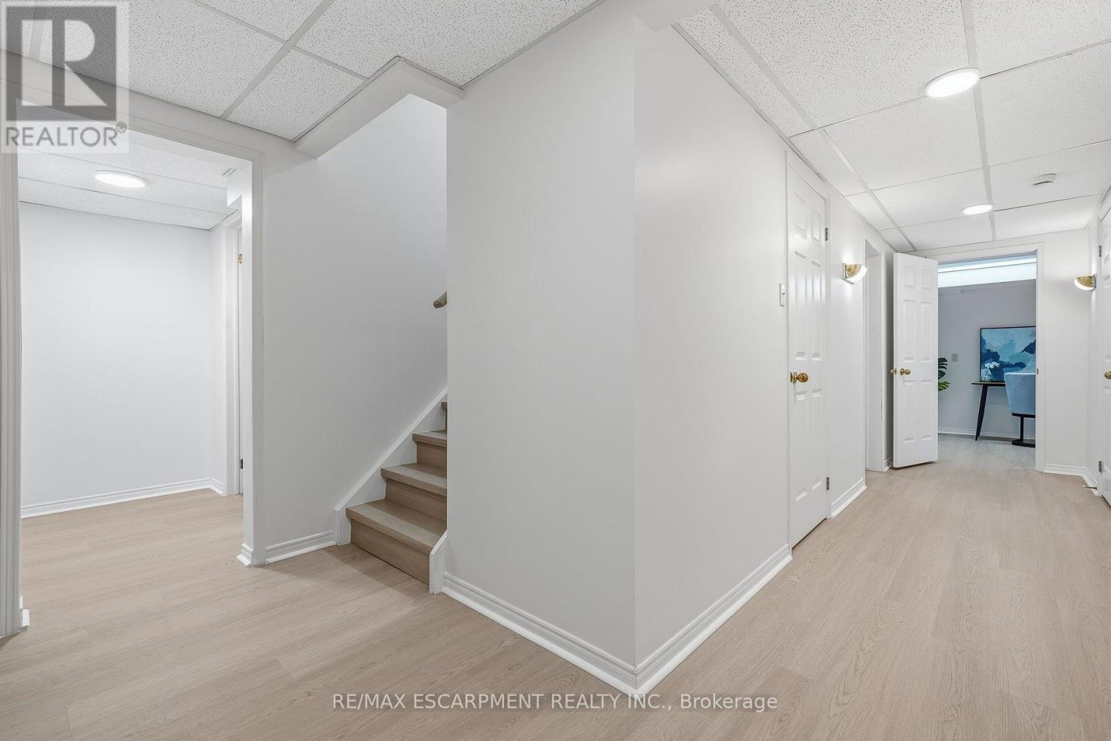 551 Deerhurst Drive, Burlington, Ontario  L7L 5V9 - Photo 30 - W13757526