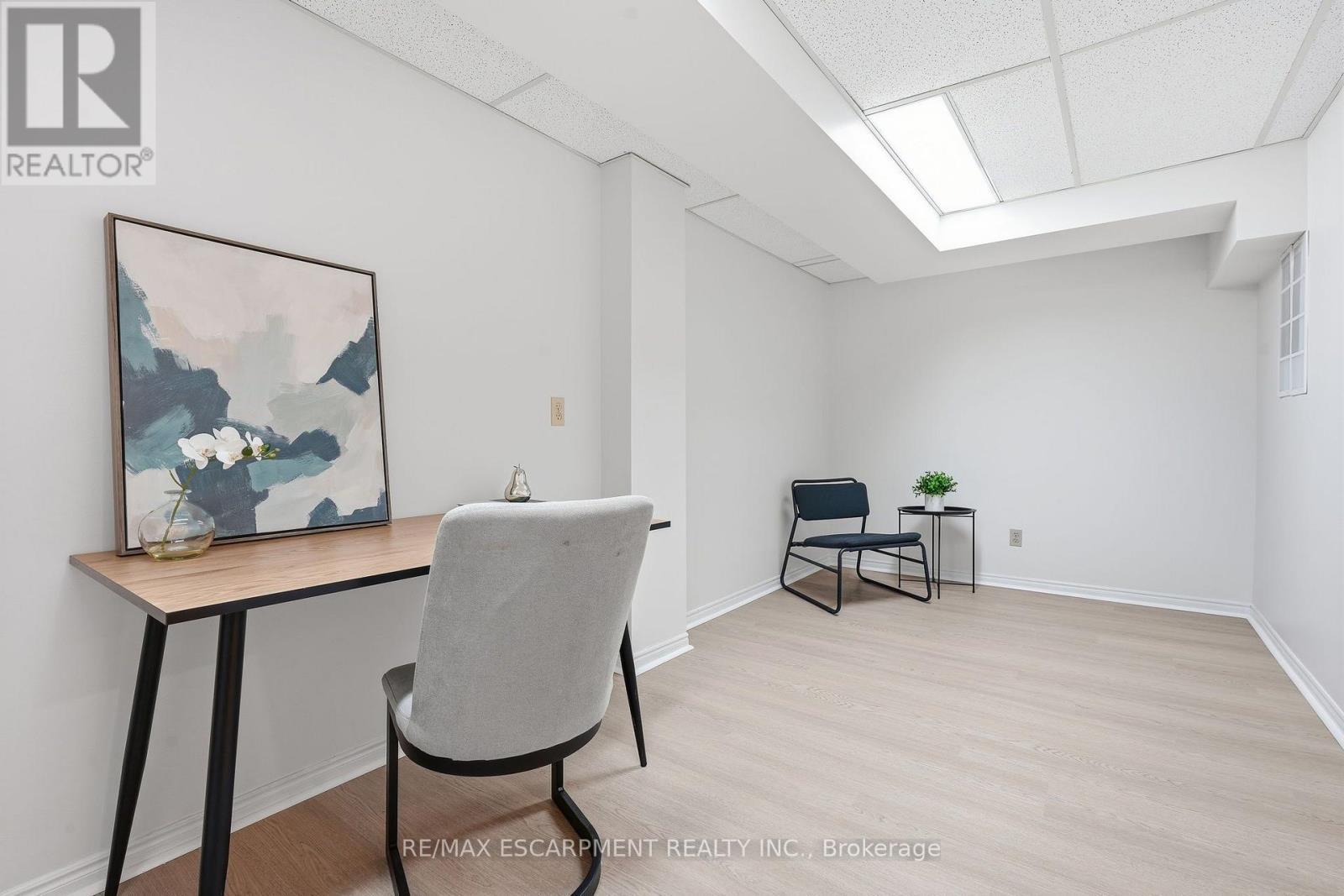 551 Deerhurst Drive, Burlington, Ontario  L7L 5V9 - Photo 34 - W13757526